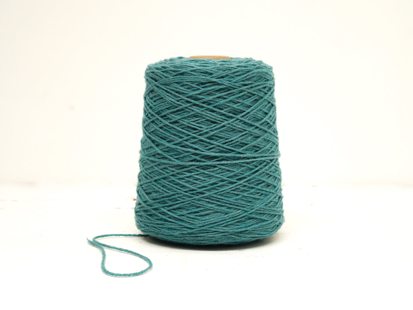 Dusty mint Carpet wool in cone - 27