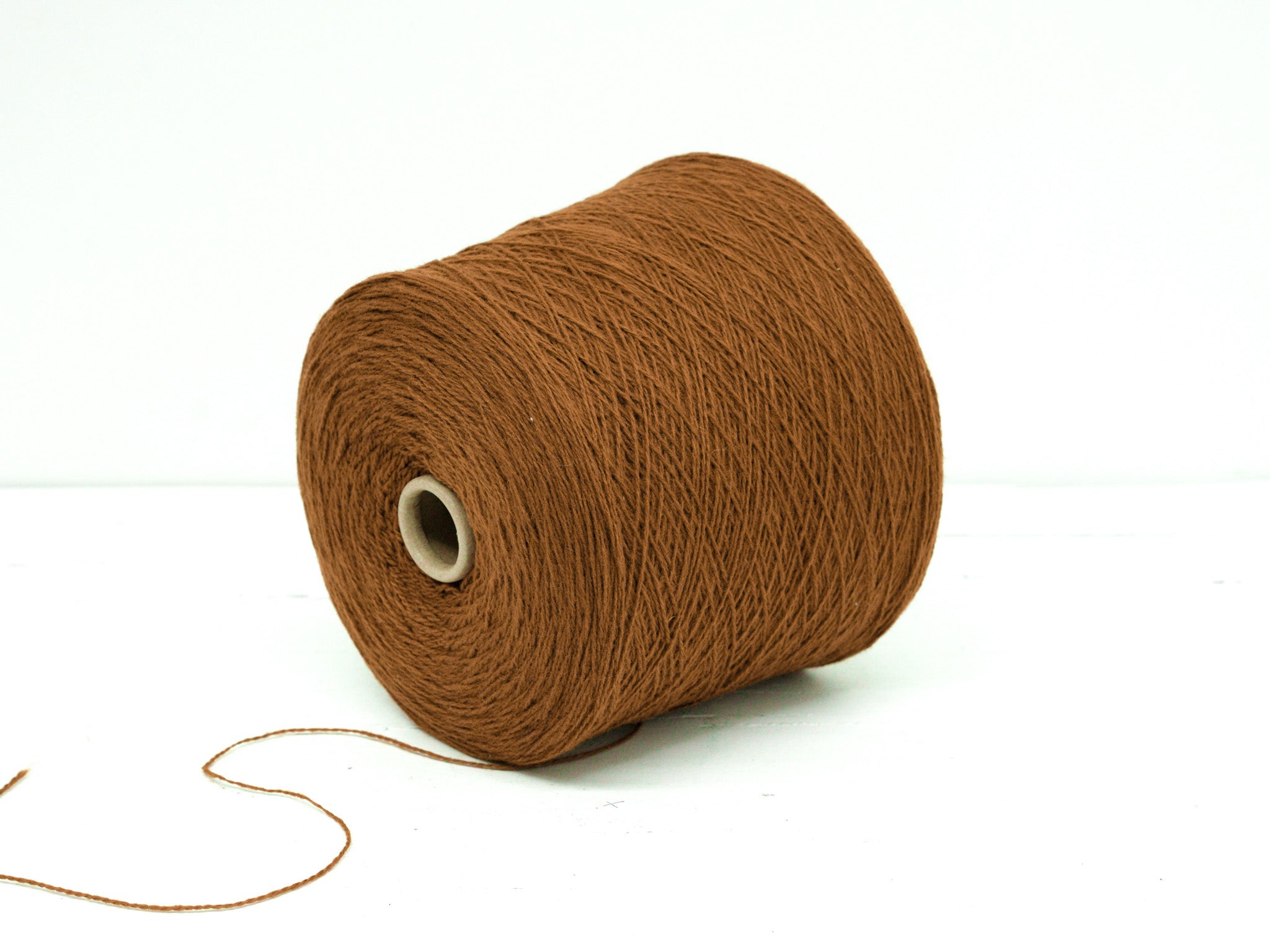 Dark Cinnamon soft merino wool in cone - 900g/31,7oz.