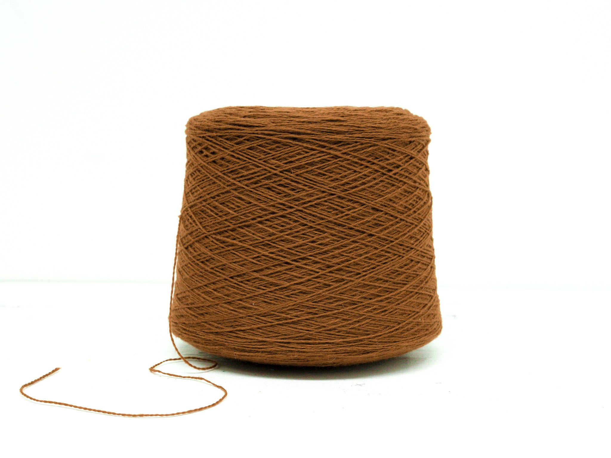 Dark Cinnamon soft merino wool in cone - 900g/31,7oz.