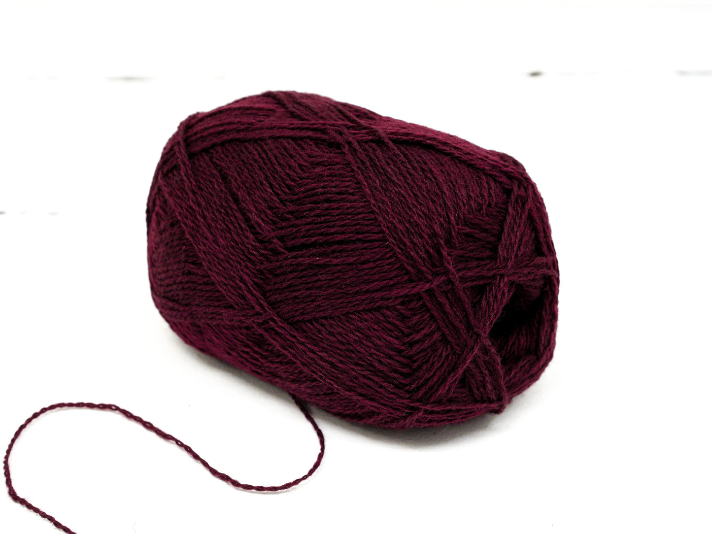 Burgundy red color wool yarn - 575