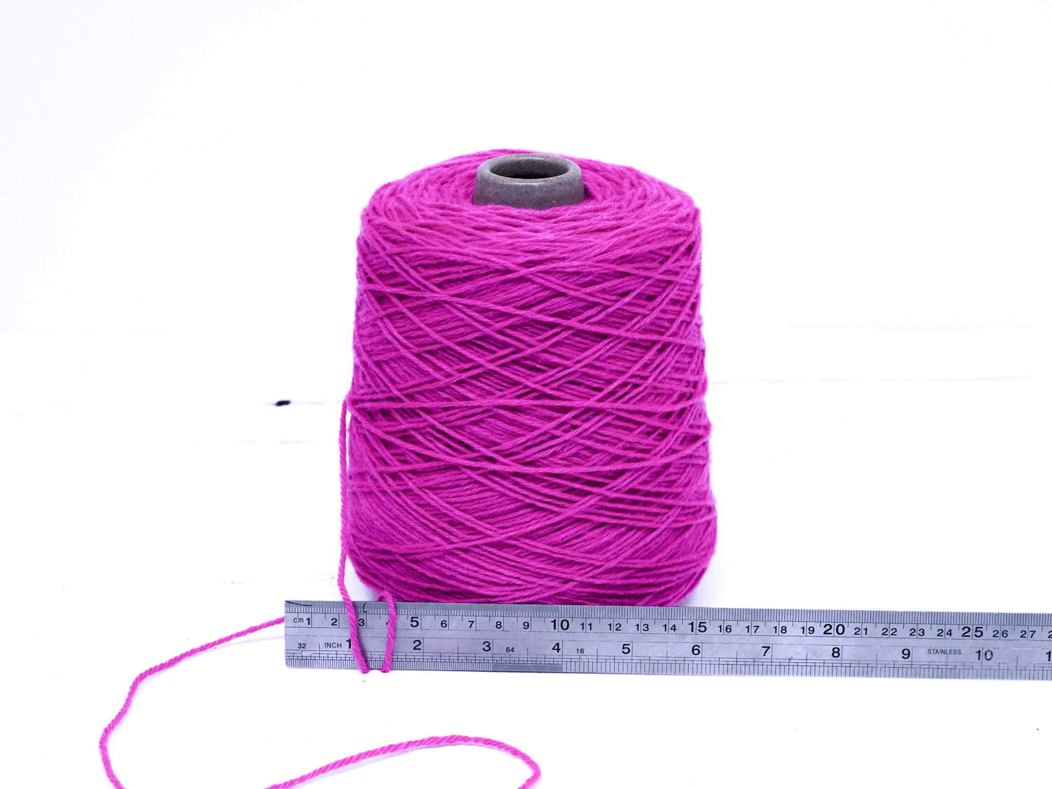 Neon pink wool yarn for tufting - 107 color
