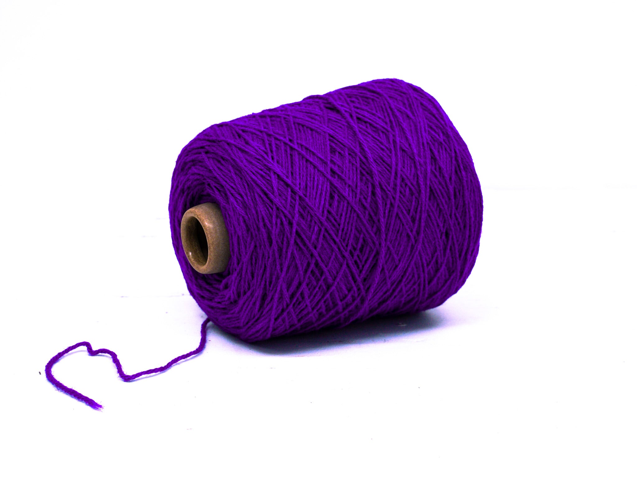 Purple wool yarn for carpet making - color 41