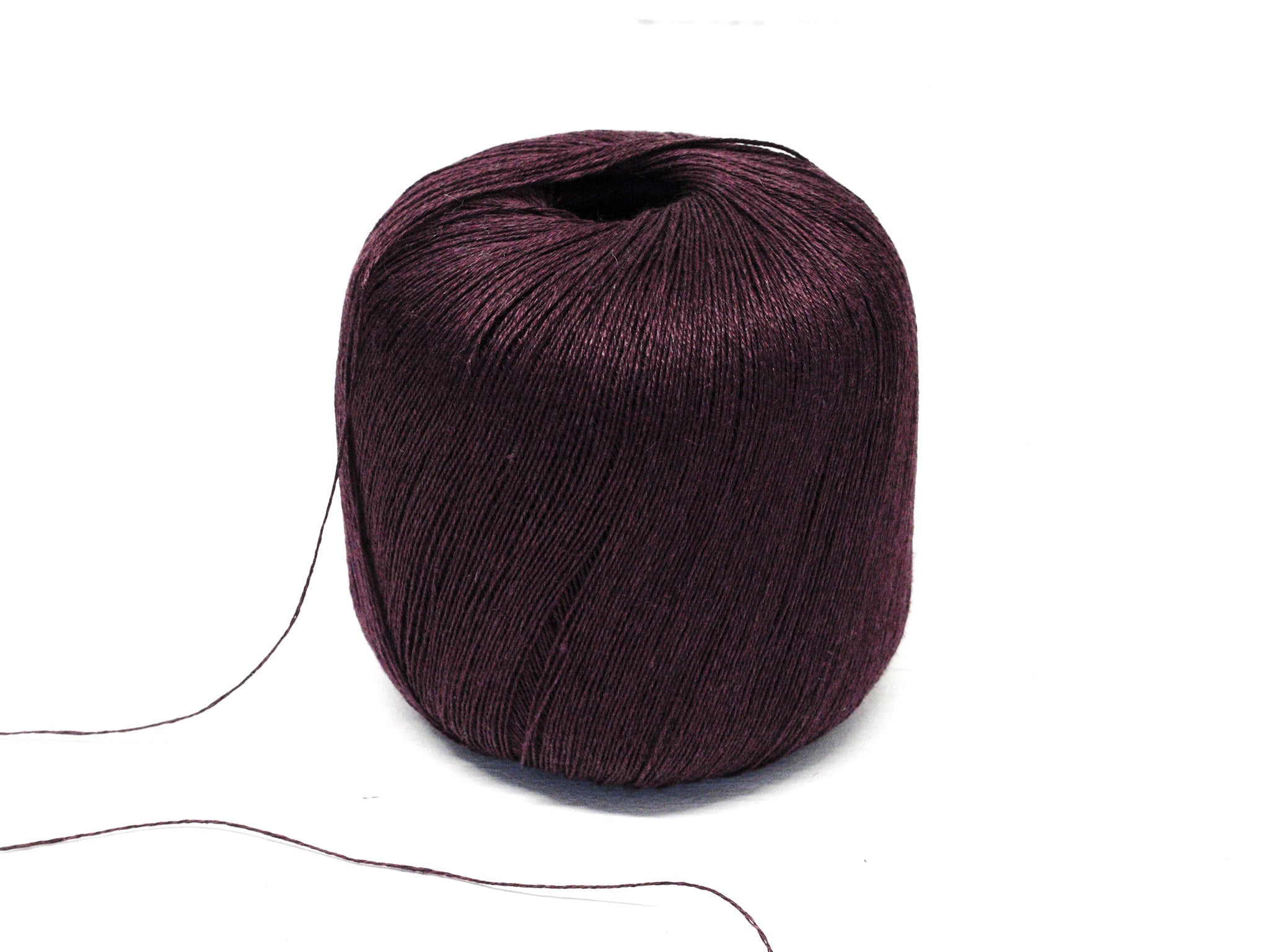 100% linen yarn in eggplant color - 100g/600m
