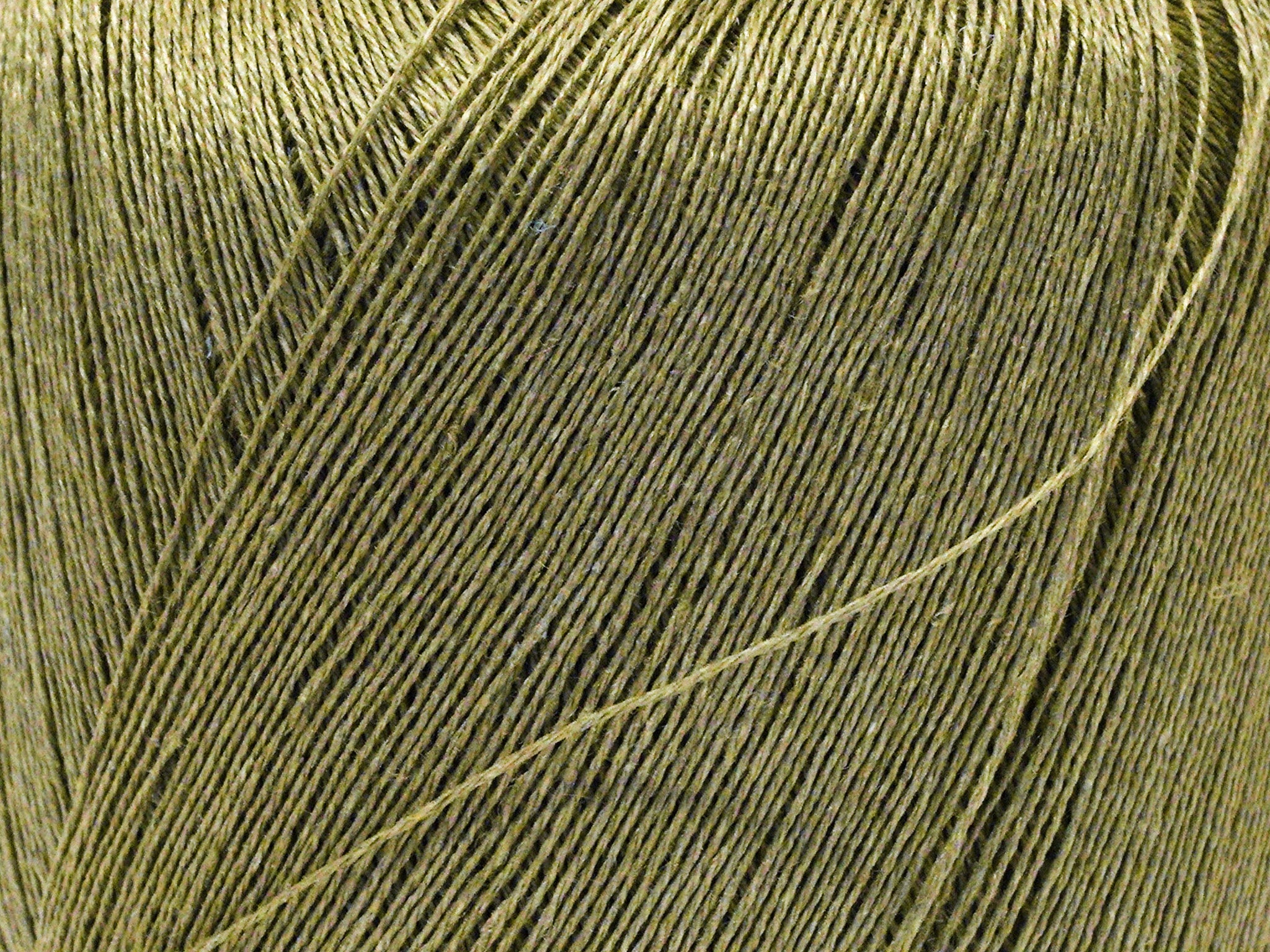Linen yarn in pistachio green color 100g/600m