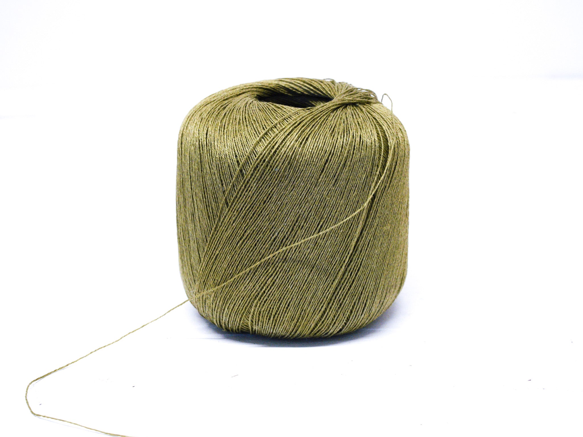 Linen yarn in pistachio green color 100g/600m