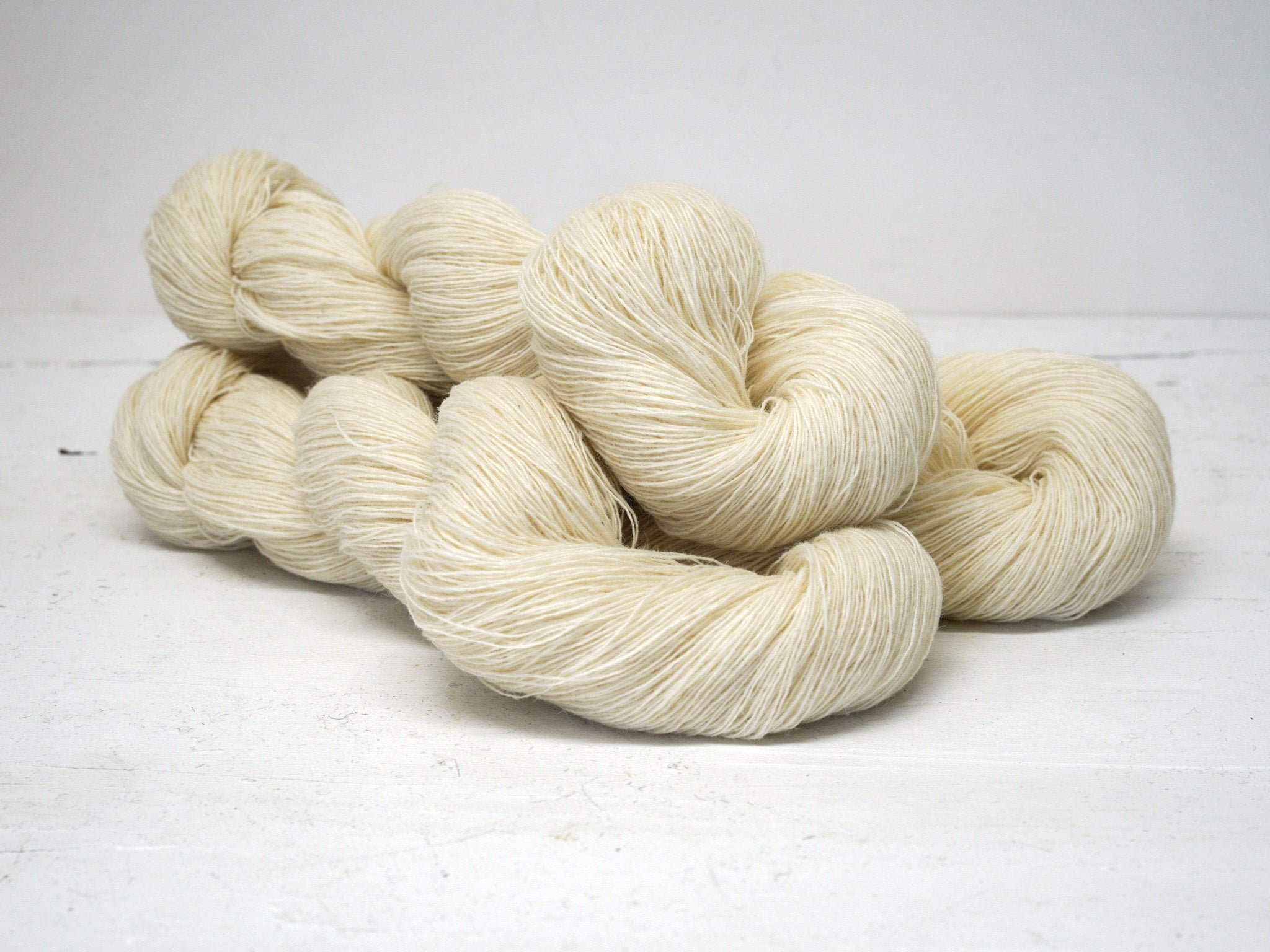 Milk white New Zealand 100% lace un twisted wool 7/1 - 100g/700m