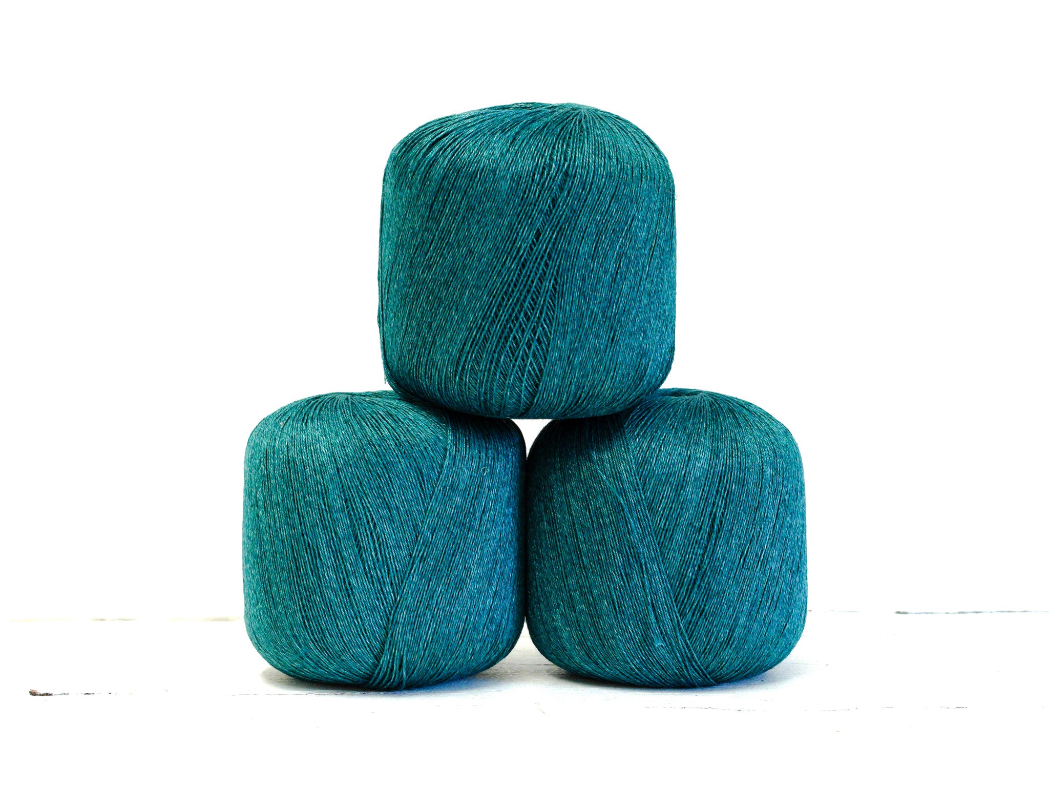 Emerald green 100% linen yarn 100g/600m