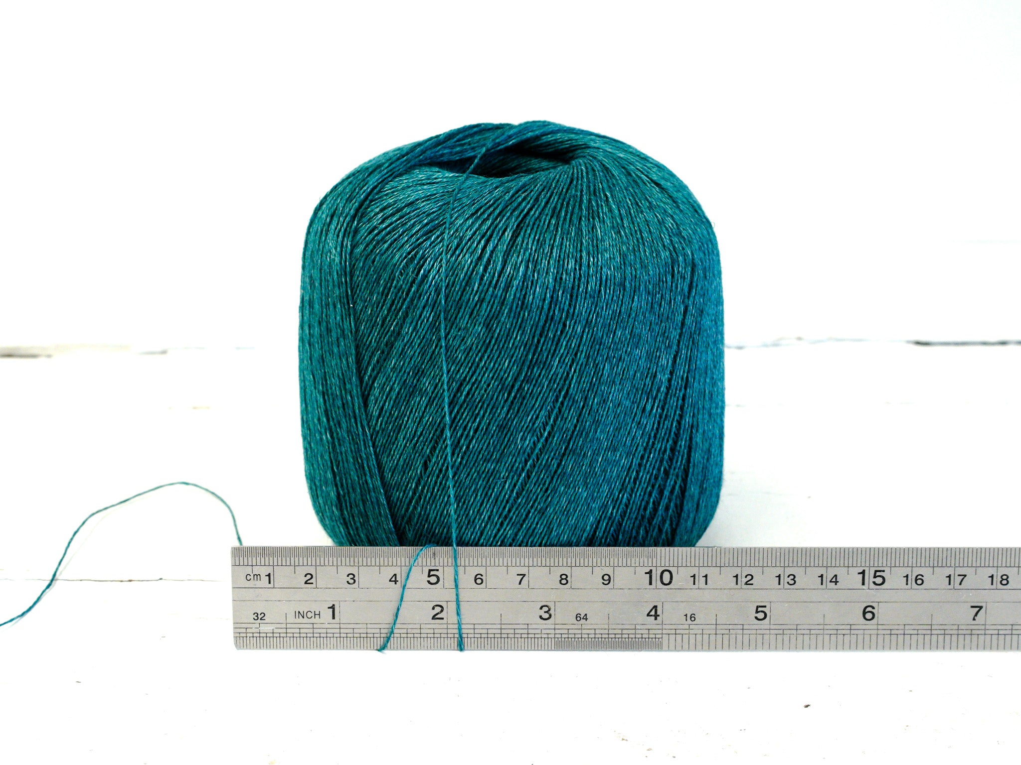 Emerald green 100% linen yarn 100g/600m