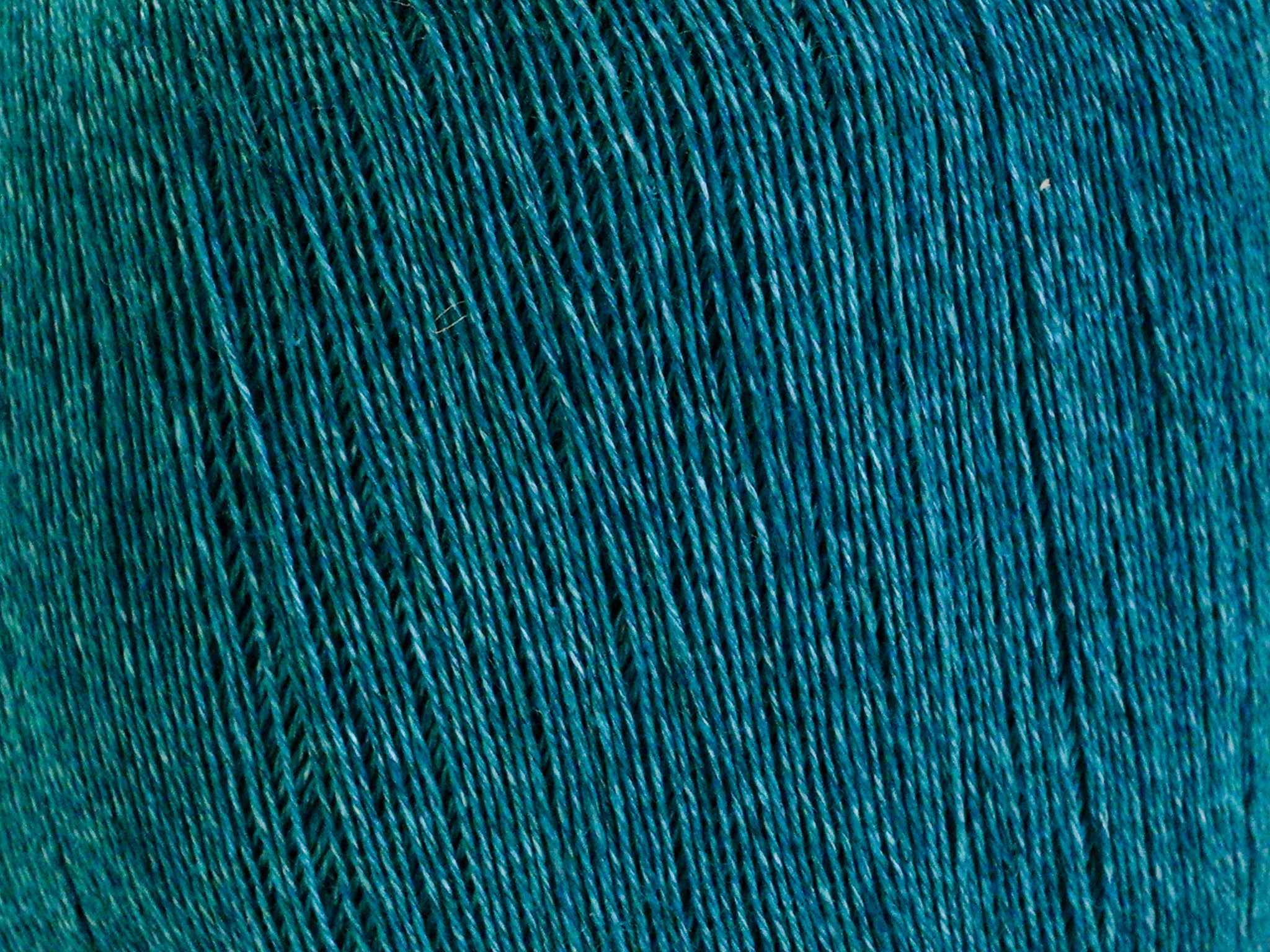 Emerald green 100% linen yarn 100g/600m
