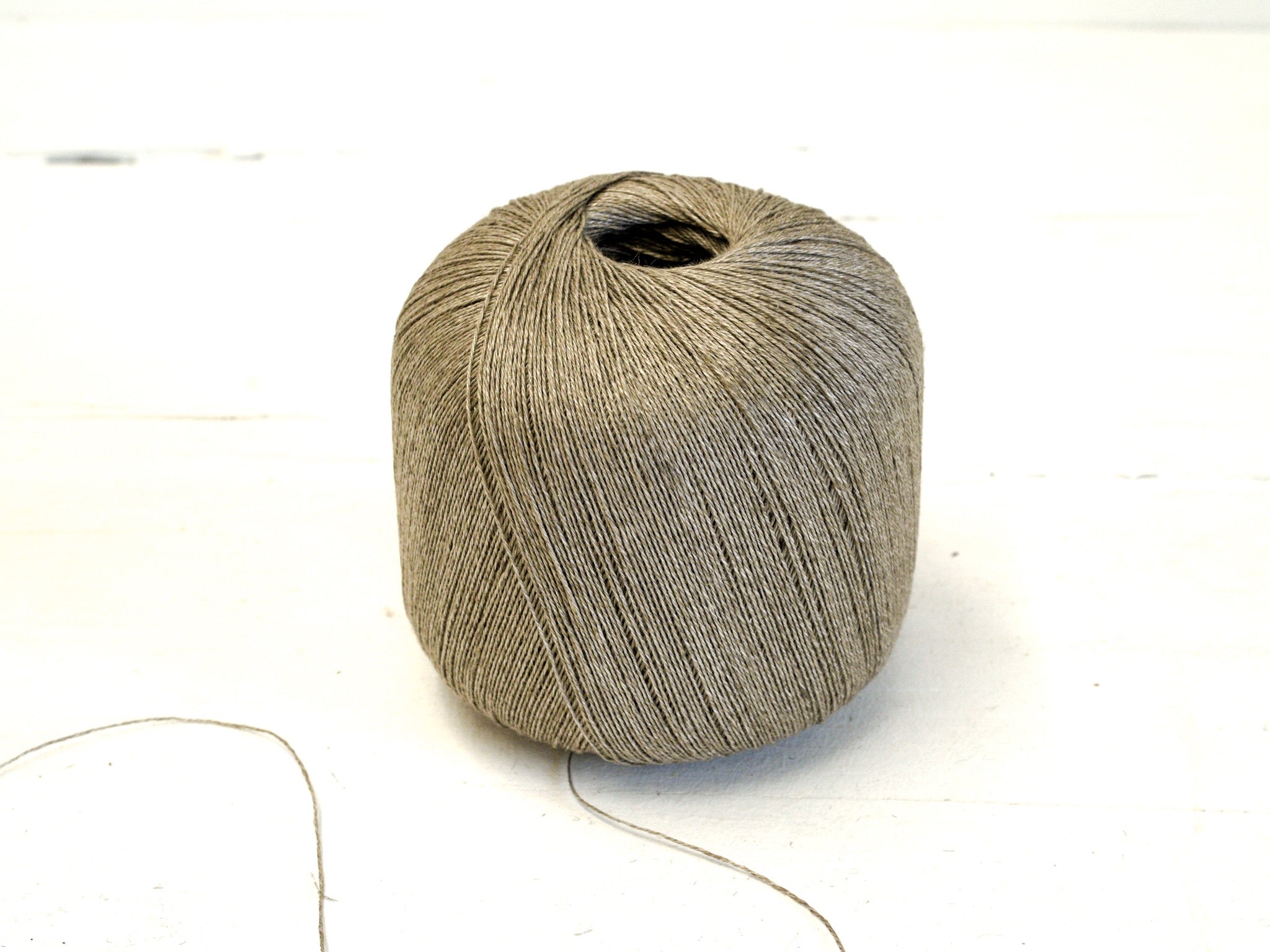 Linen yarn in grey/brown color 100g/530m