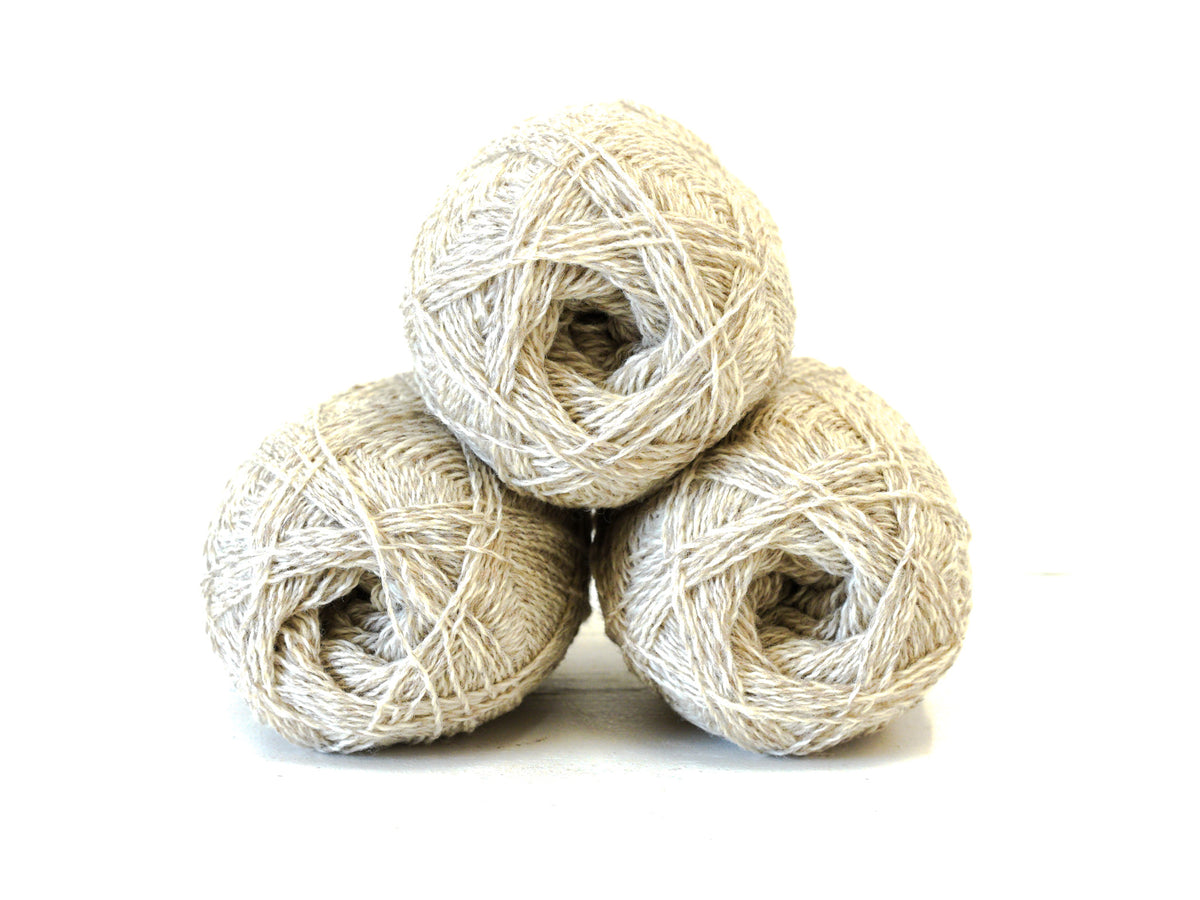 Beige-weiße neuseeländische Fingeringwolle - 280