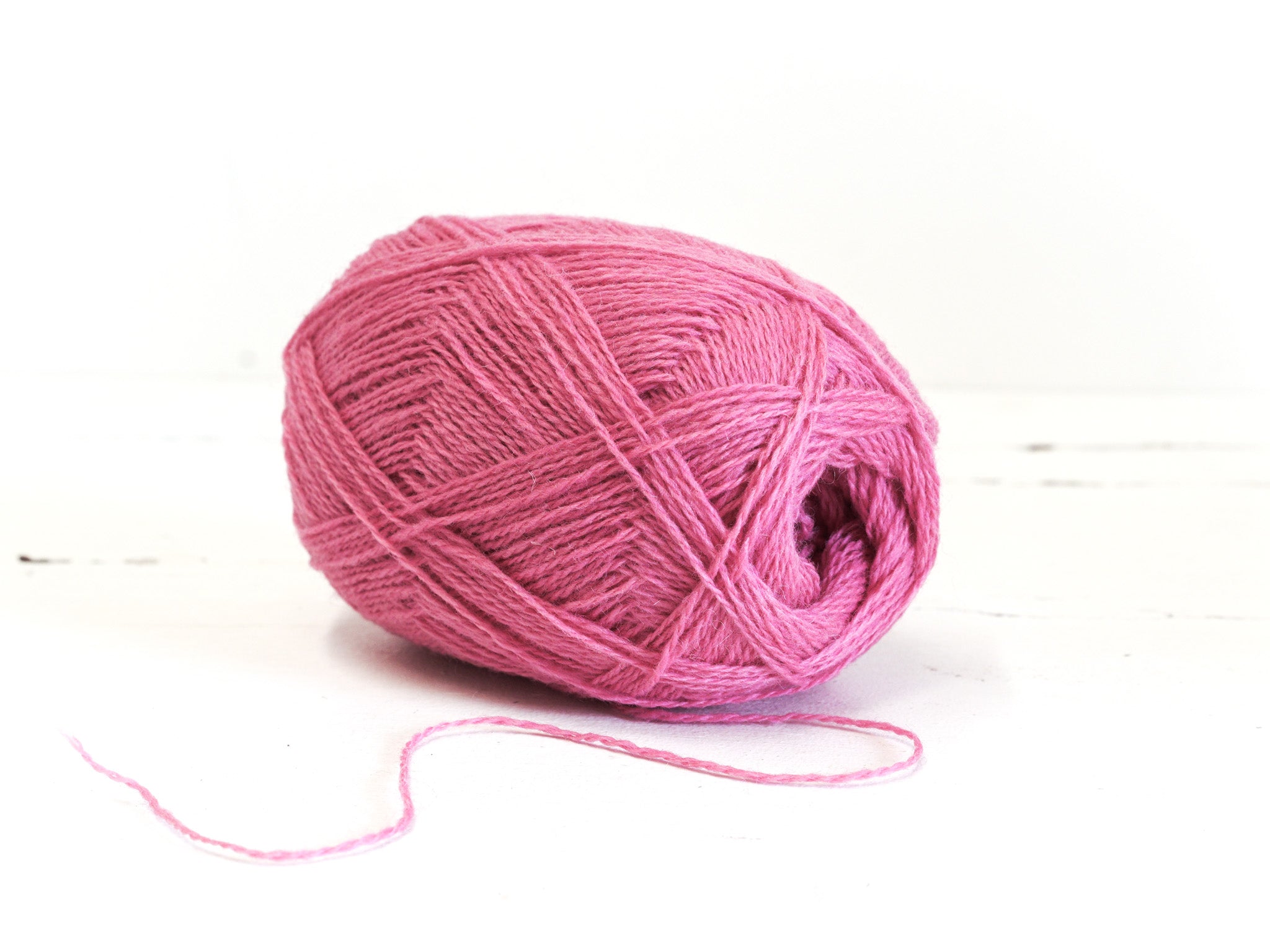 English rose color New Zealand wool yarn - 500