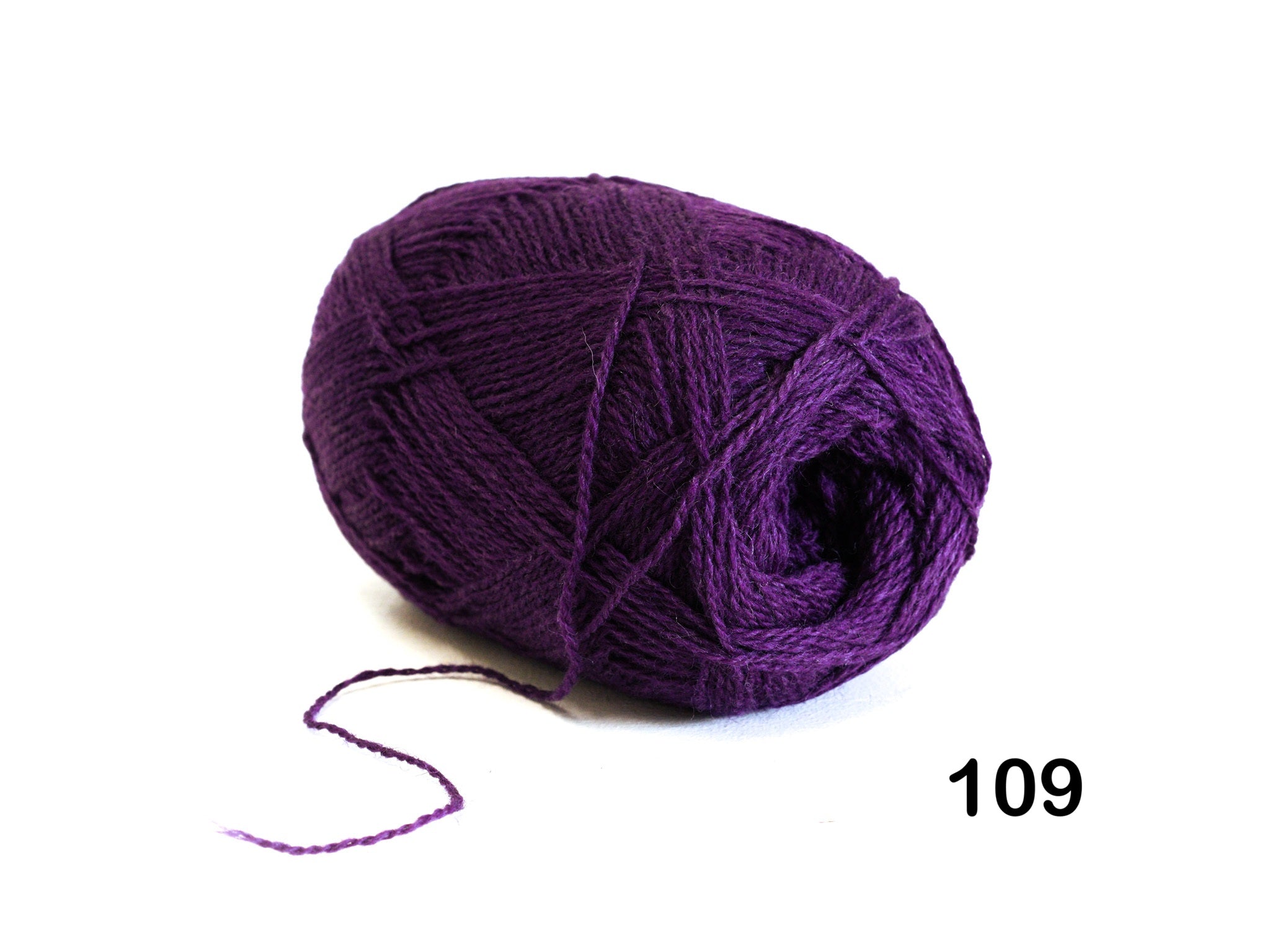 Purple New Zealand wool yarn - 109