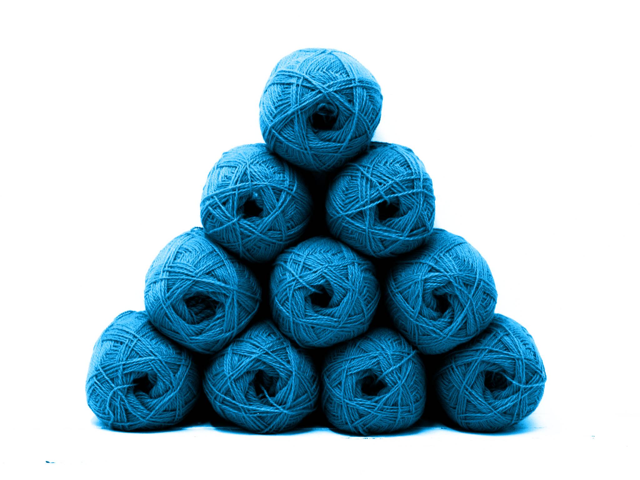 Vibrant blue New Zealand wool yarn - 437