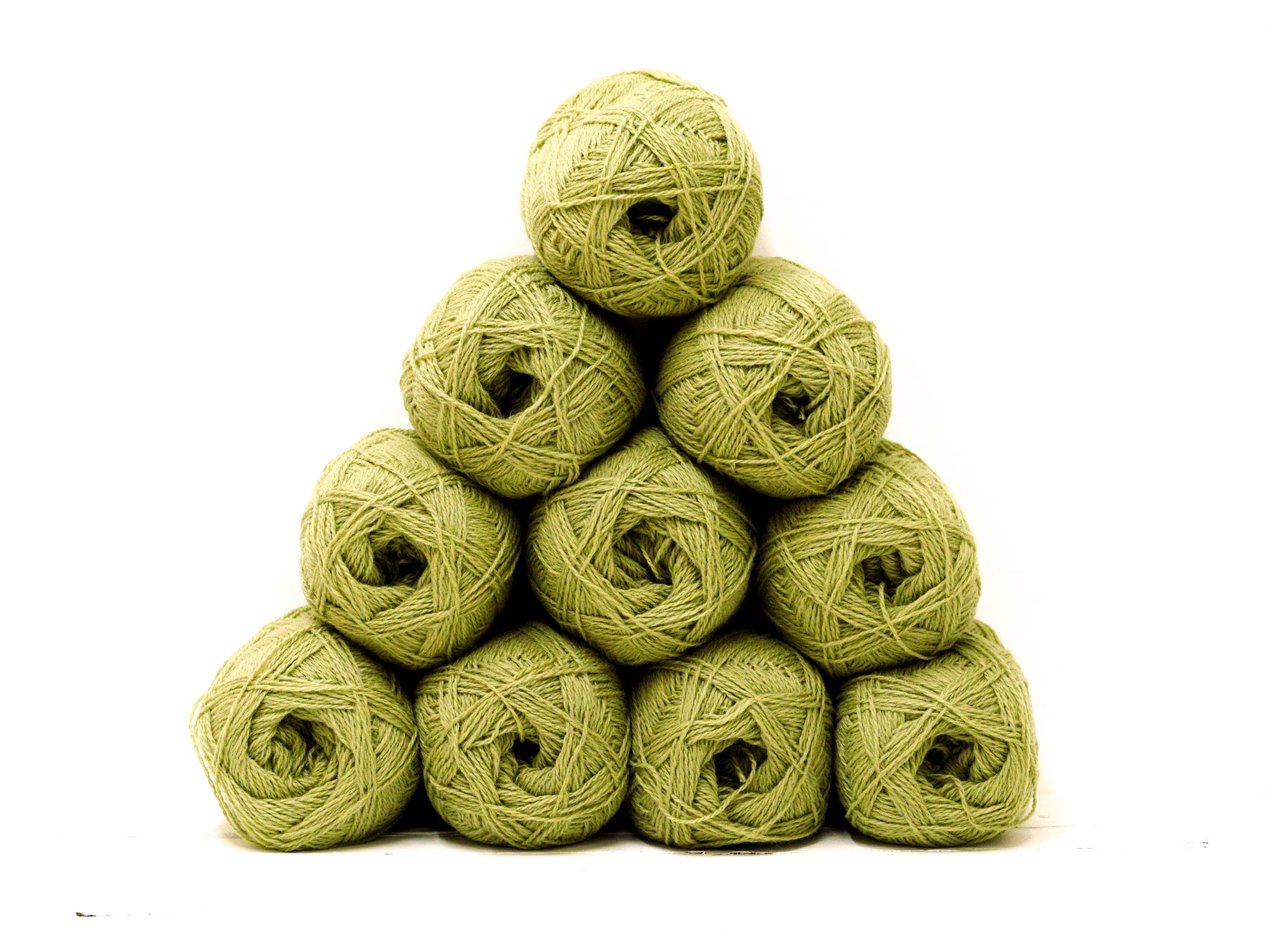 Meadow green color New Zealand wool yarn - 335