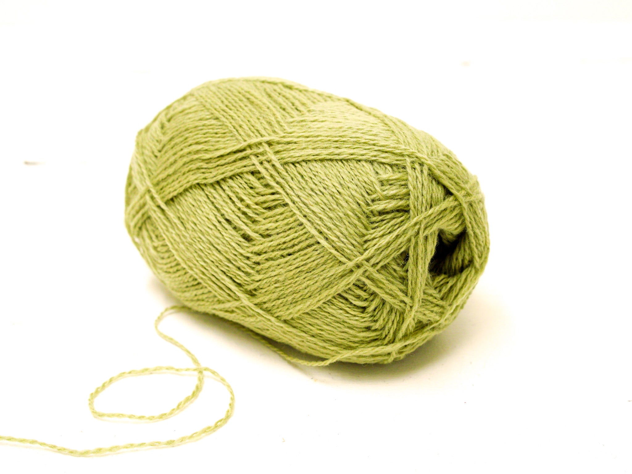 Meadow green color New Zealand wool yarn - 335