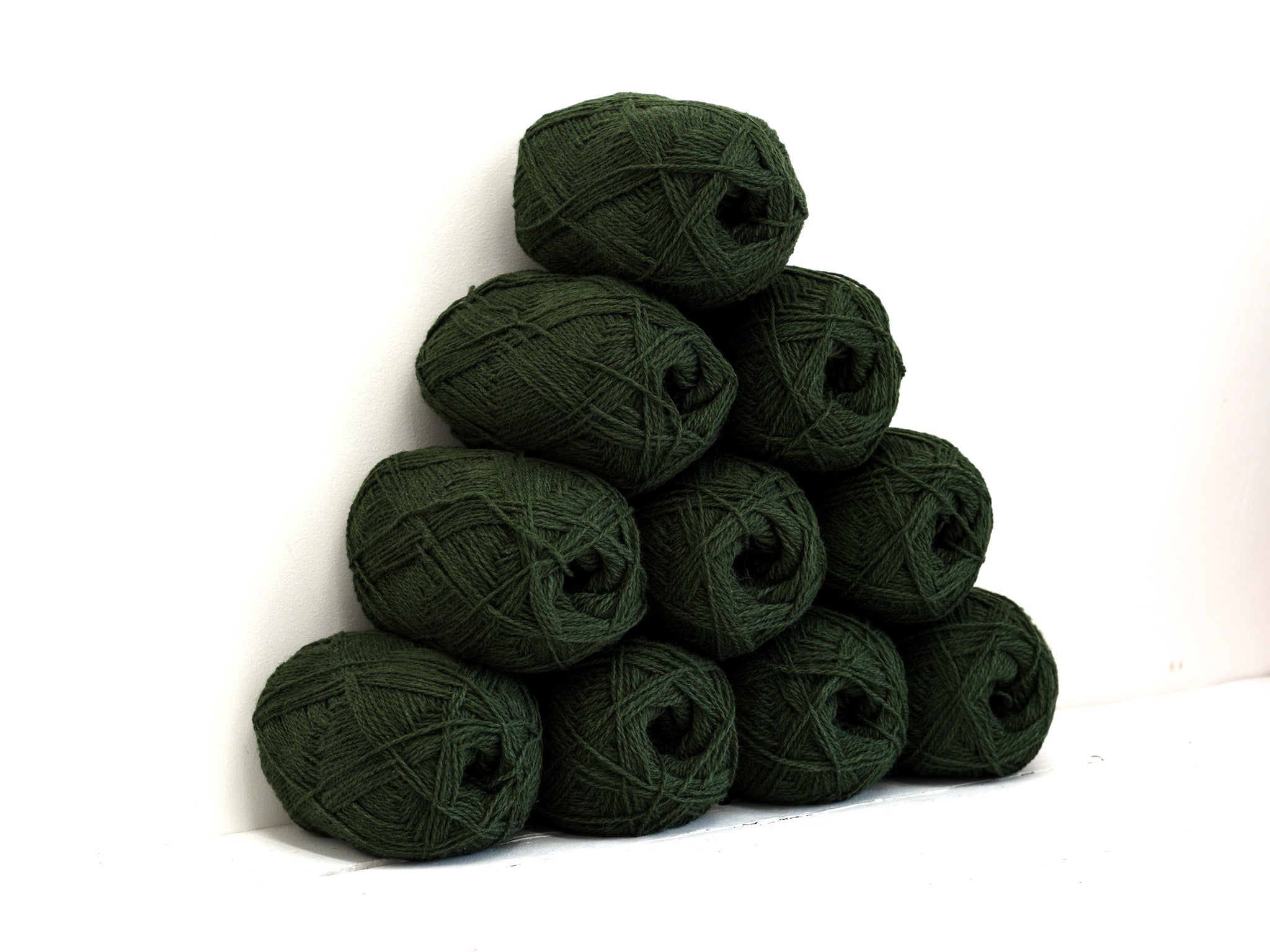 Deep Forest green New Zealand wool yarn - 360