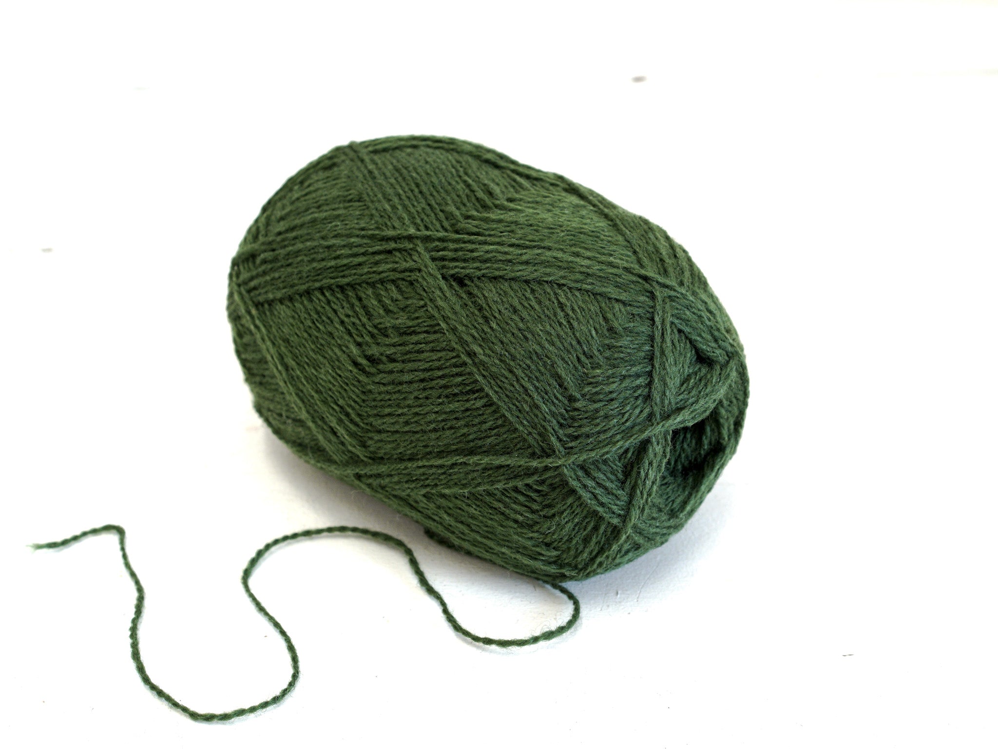 Forest green New Zealand wool yarn - 350
