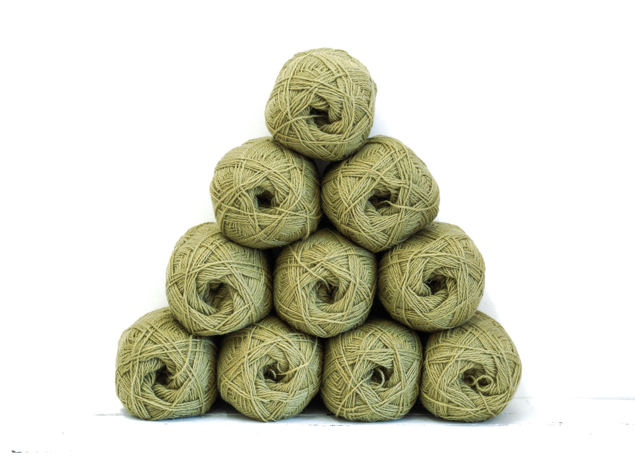 Neuseeländisches Fingering-Wollgarn in Pistaziengrün – 100 g / 3,5 oz., Farbe 330