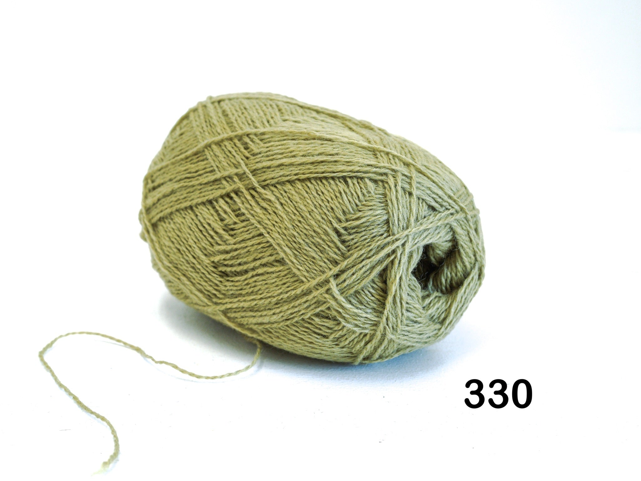 Neuseeländisches Fingering-Wollgarn in Pistaziengrün – 100 g / 3,5 oz., Farbe 330
