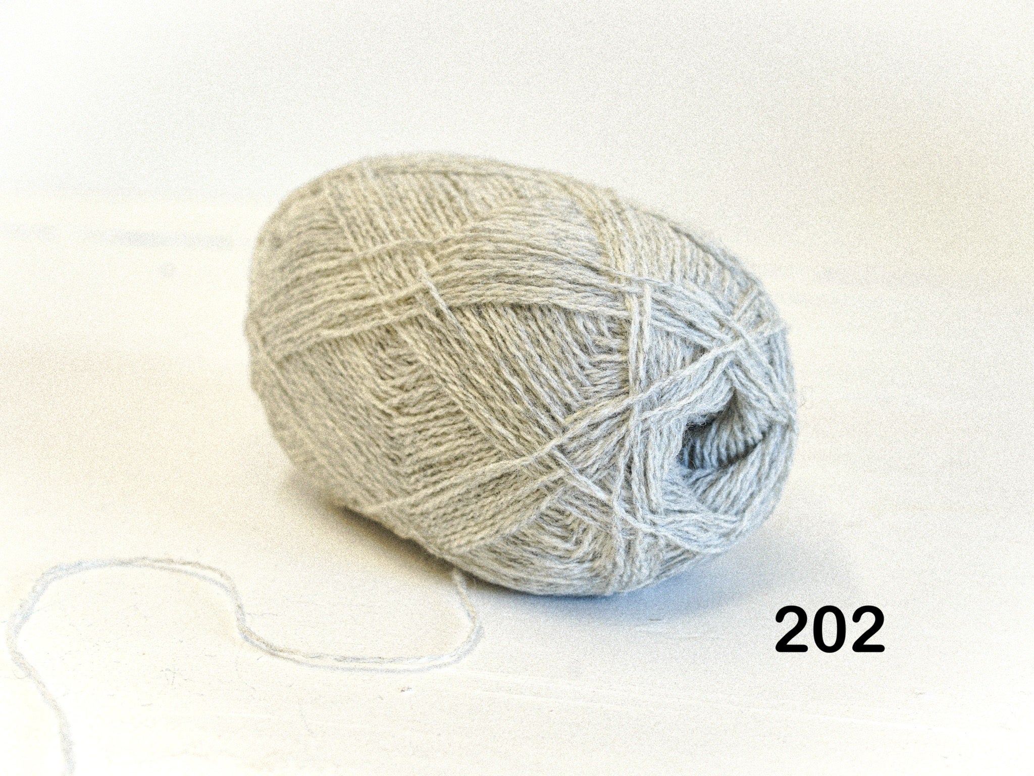 Light grey melange New Zealand wool yarn - 202