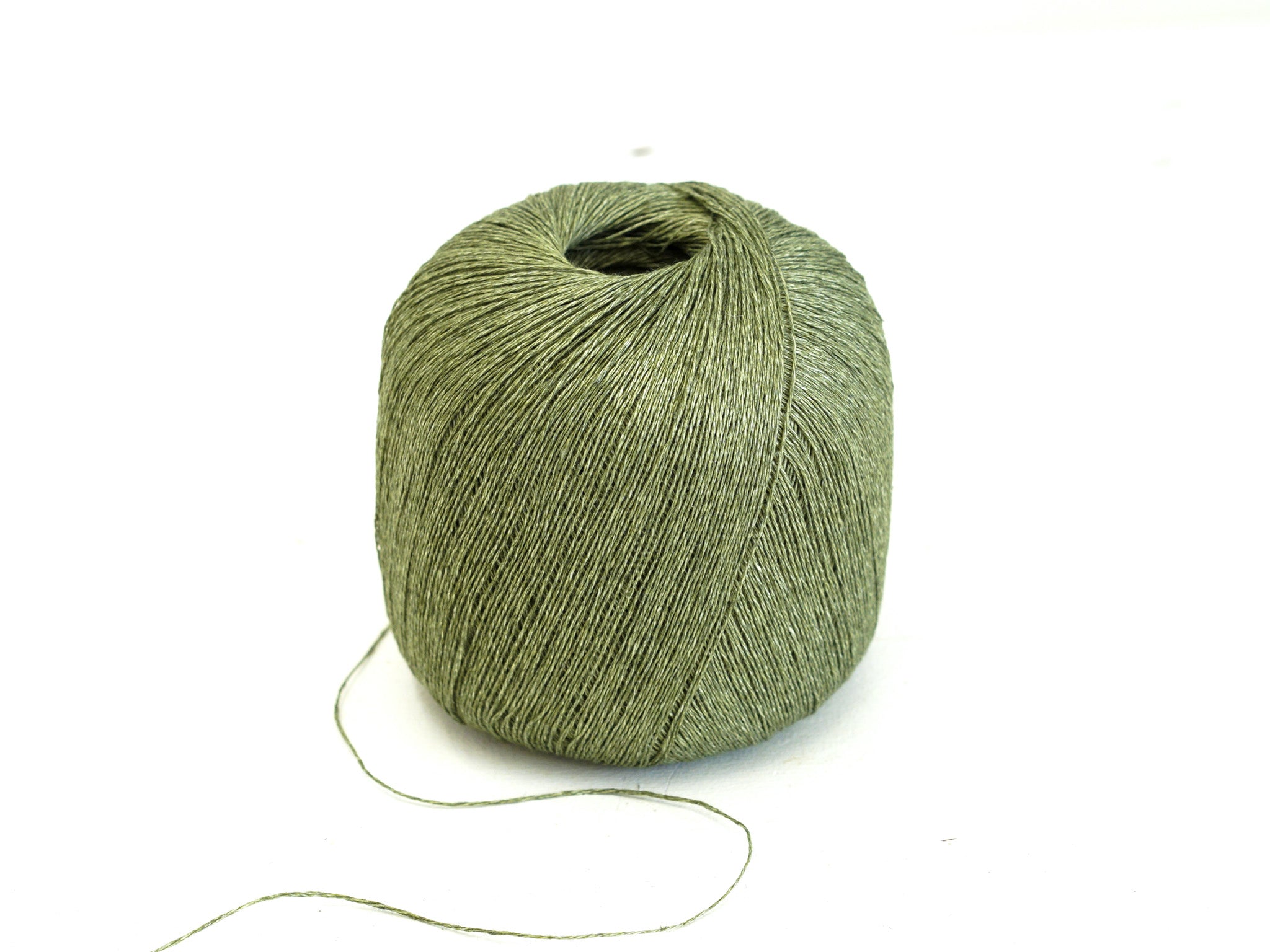 Linen yarn in green melange color - 100g/600m