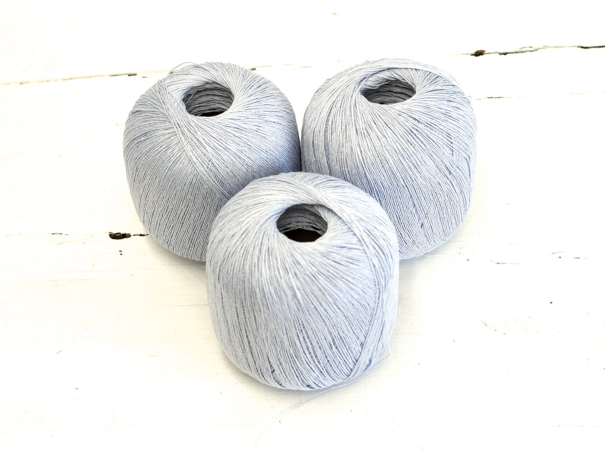 100% linen yarn in Silver Cloud Blue color - 100g/600m
