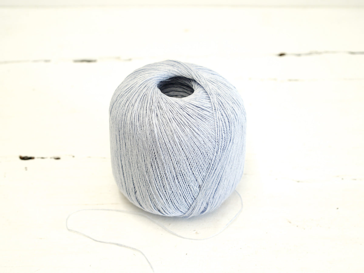 100% linen yarn in Silver Cloud Blue color - 100g/600m