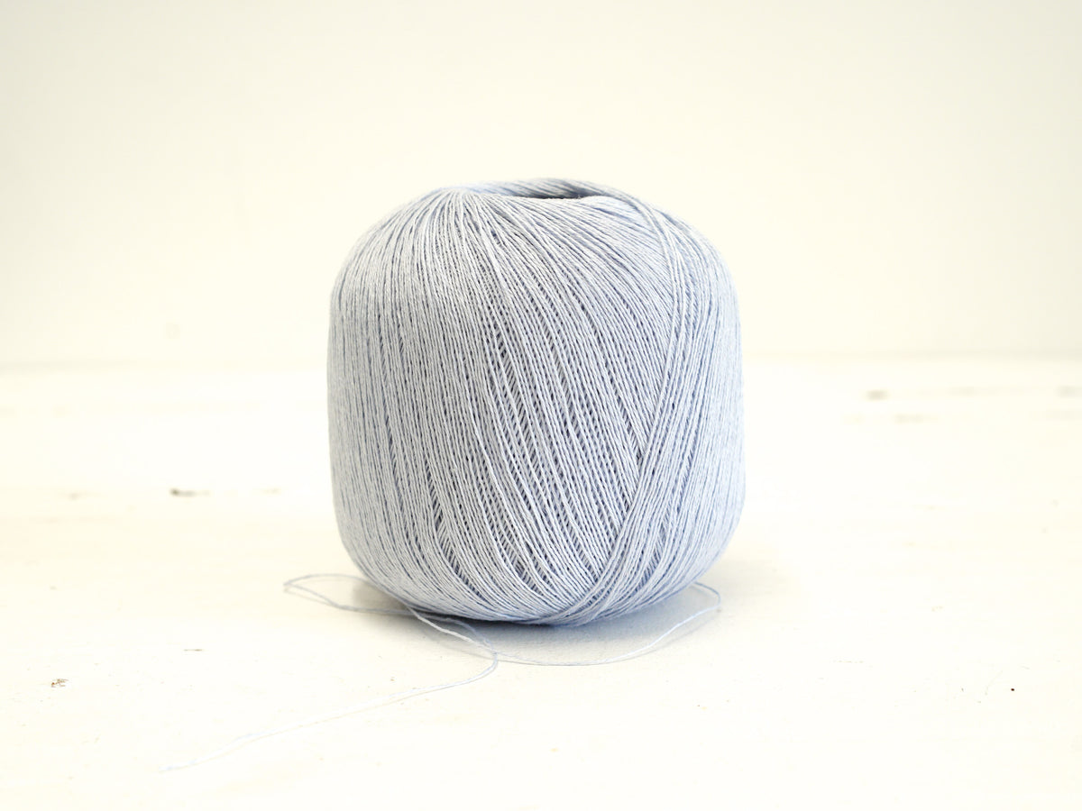 100% linen yarn in Silver Cloud Blue color - 100g/600m