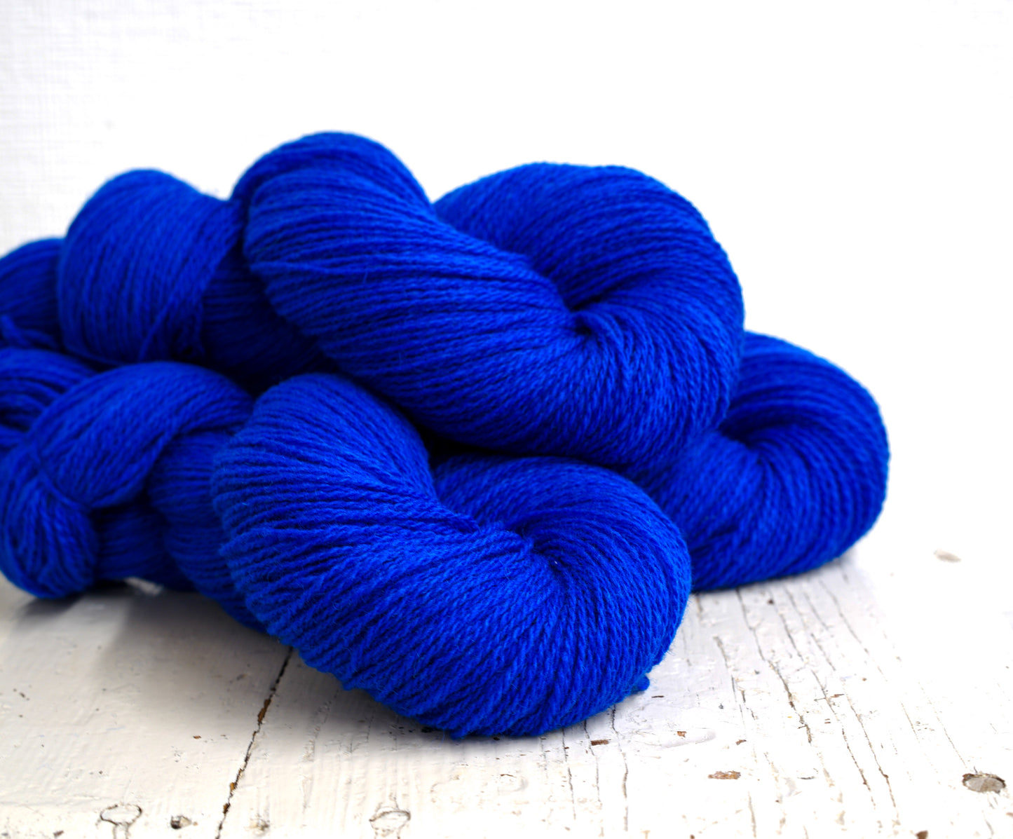 Merino wool yarn samples card in 32 colors