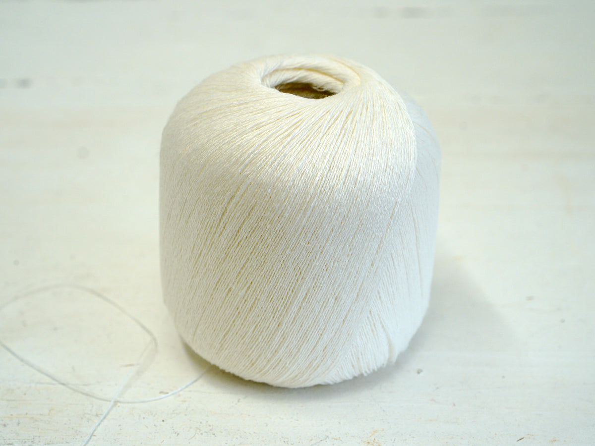Milk White Linen Yarn – 2-Ply, 890 m / 100 g