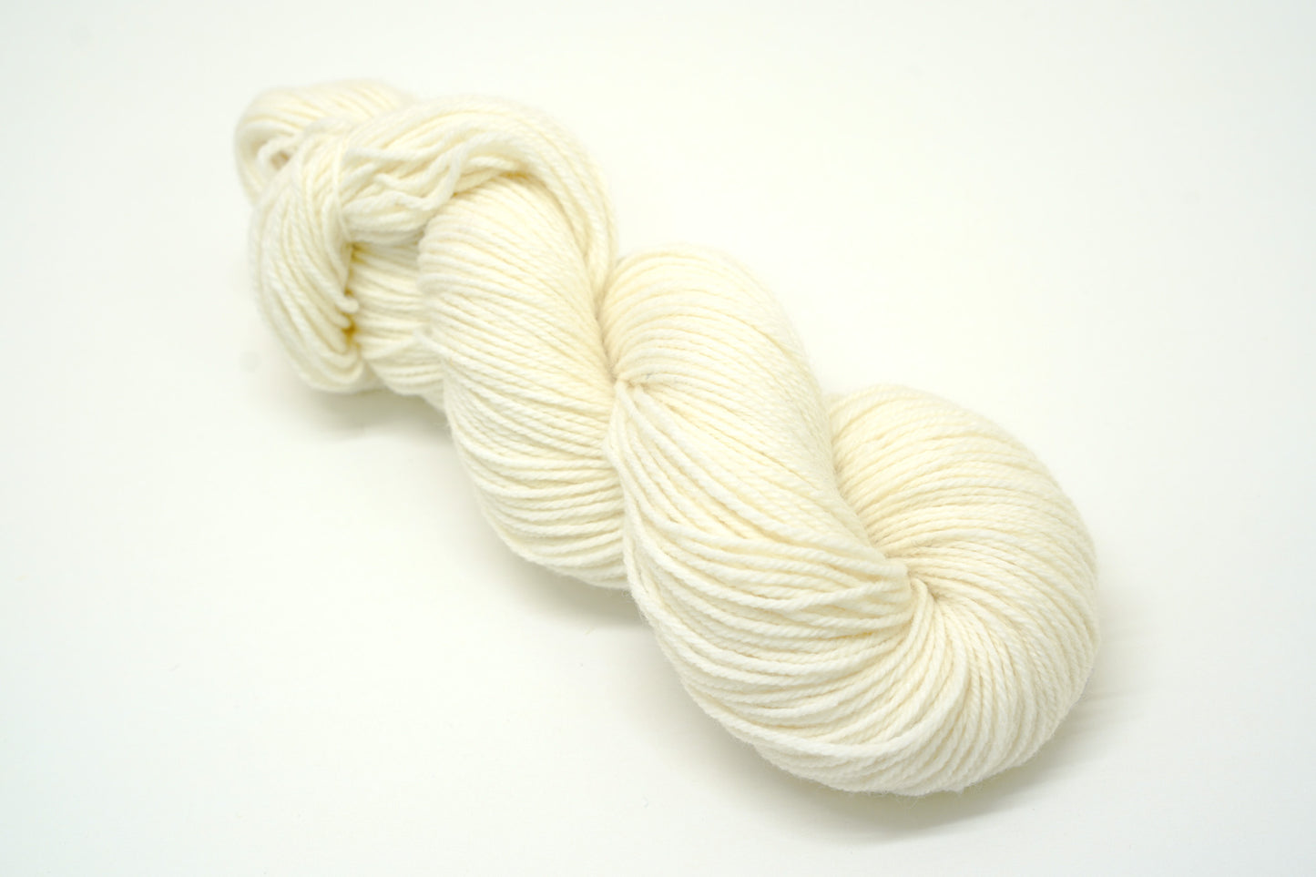 Multi-coloured wool and polyester blend 100g/233m