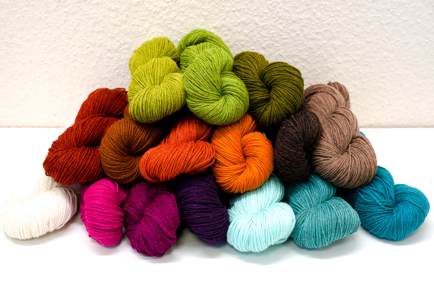 Multi-coloured wool and polyester blend 100g/233m