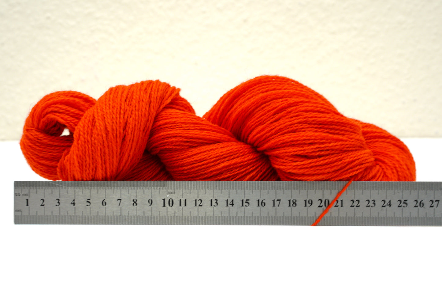 Scarlet red New Zealand wool yarn - 108