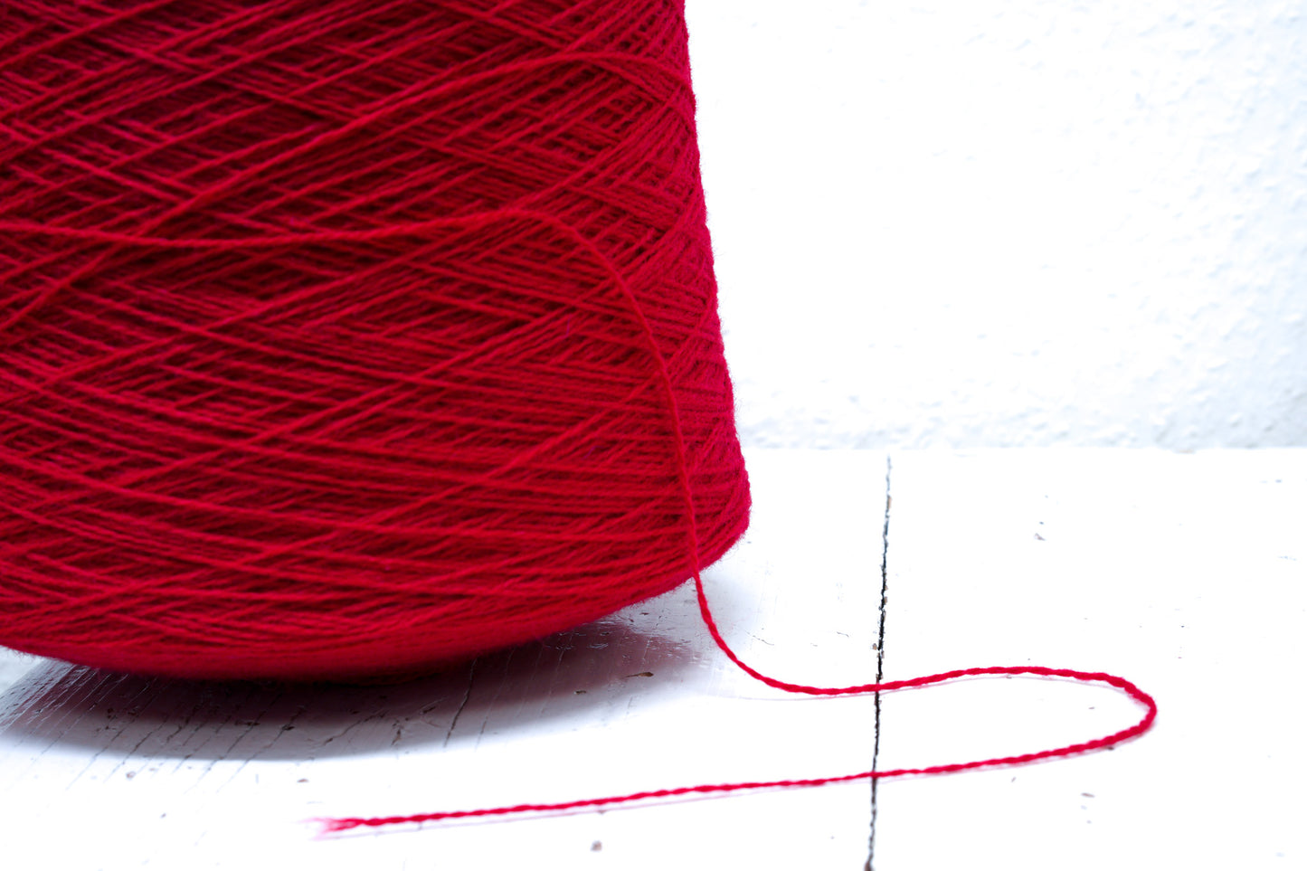 Bright red wool in cone - 560