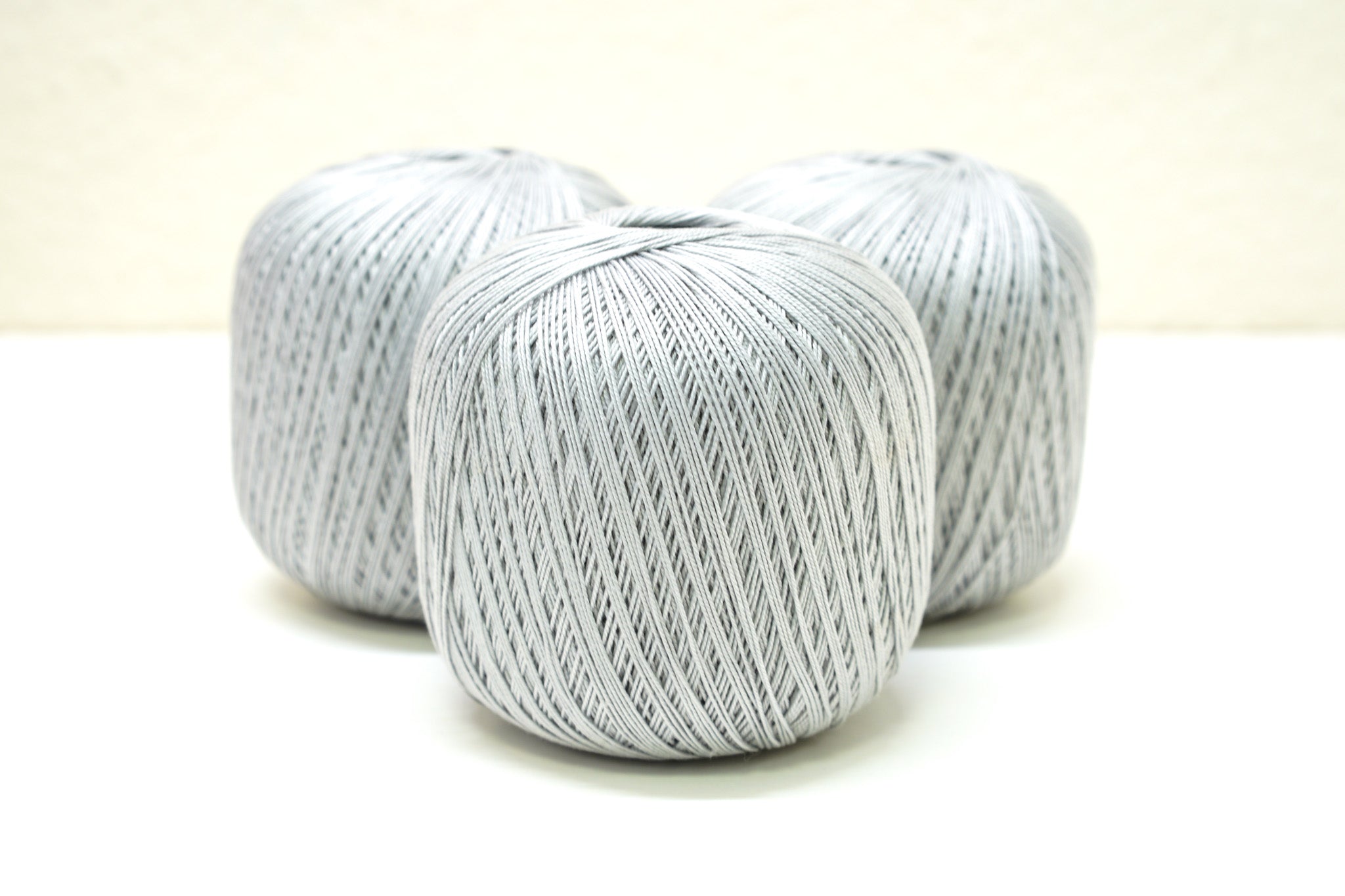 Silbergraue merzerisierte Baumwolle 100g/452m