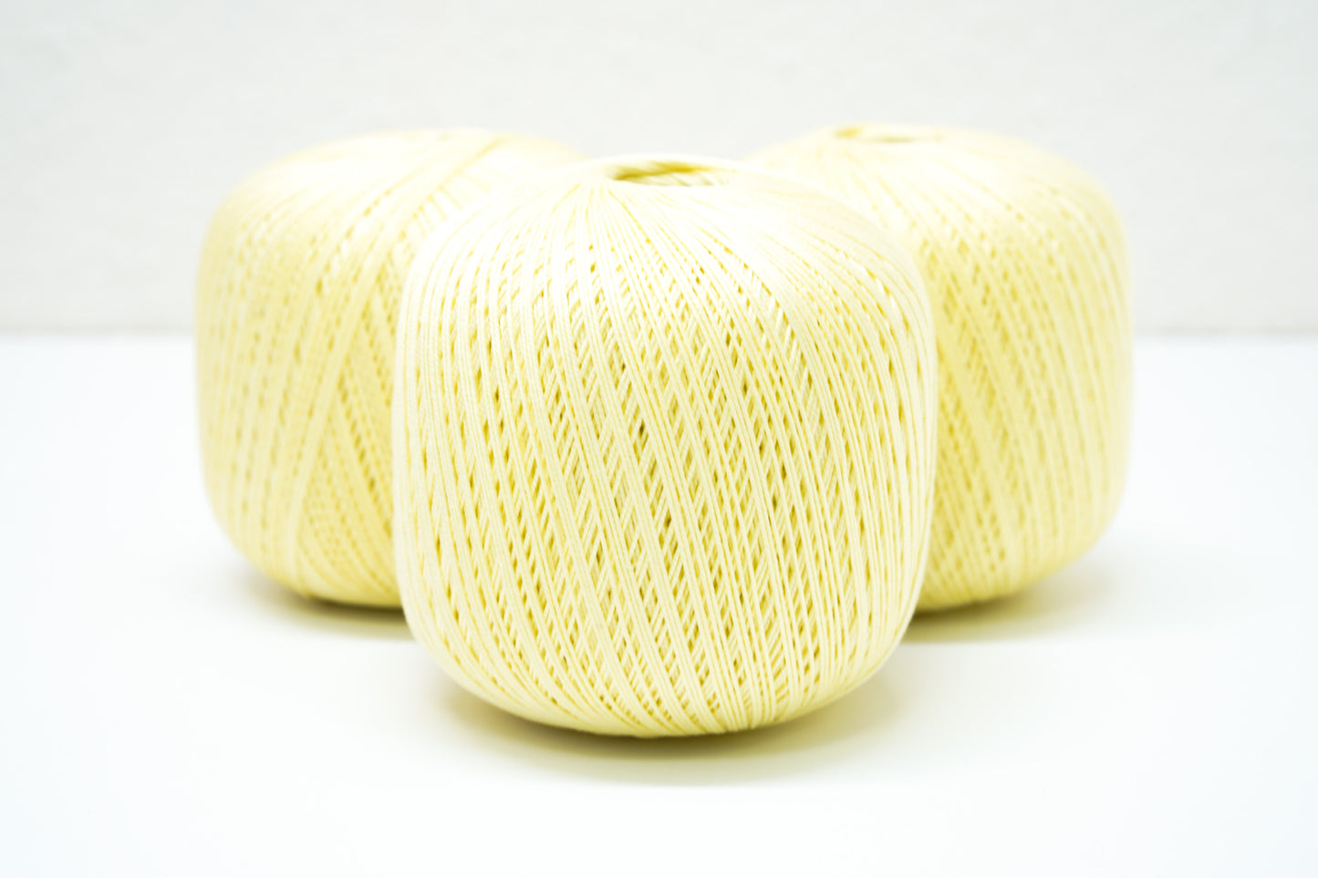 Banana-yellow mercerised cotton 100g/452m