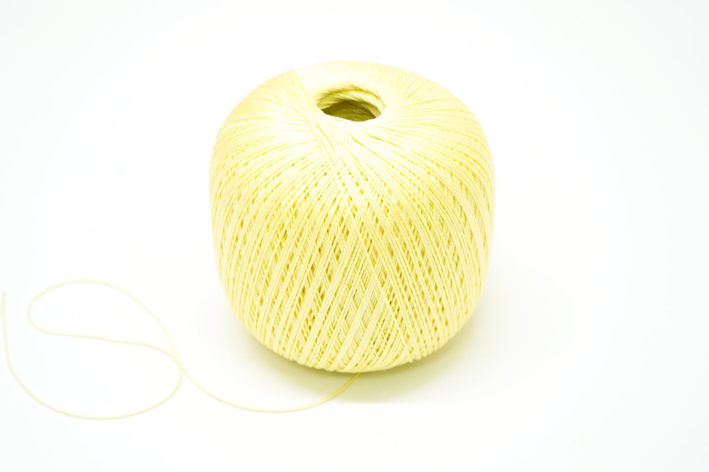 Banana-yellow mercerised cotton 100g/452m
