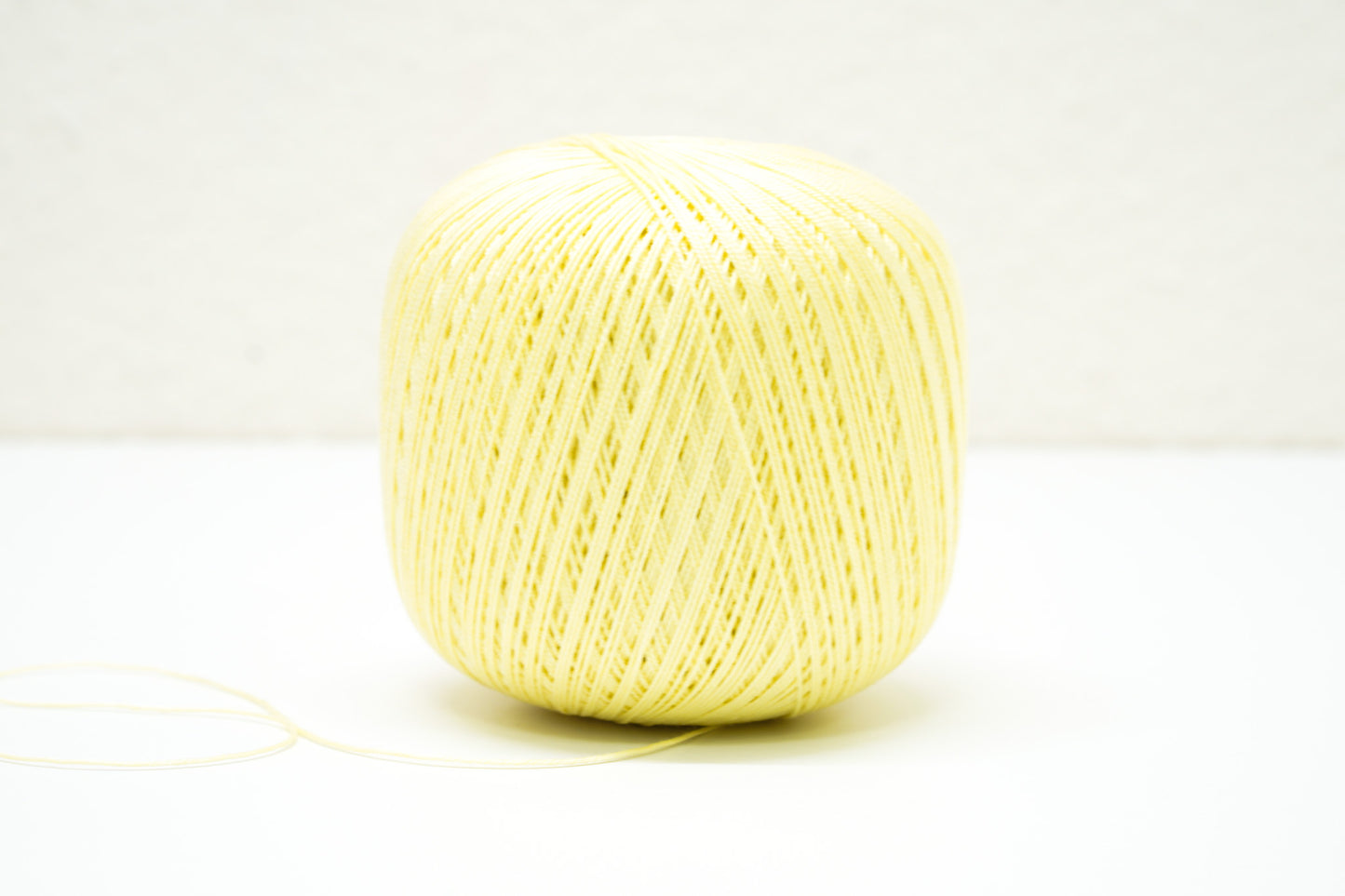 Banana-yellow mercerised cotton 100g/452m