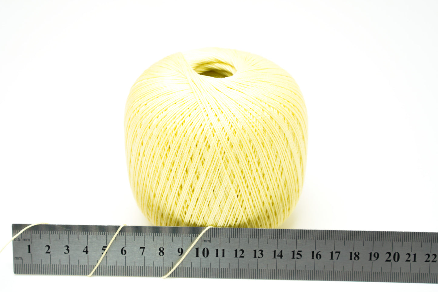 Banana-yellow mercerised cotton 100g/452m