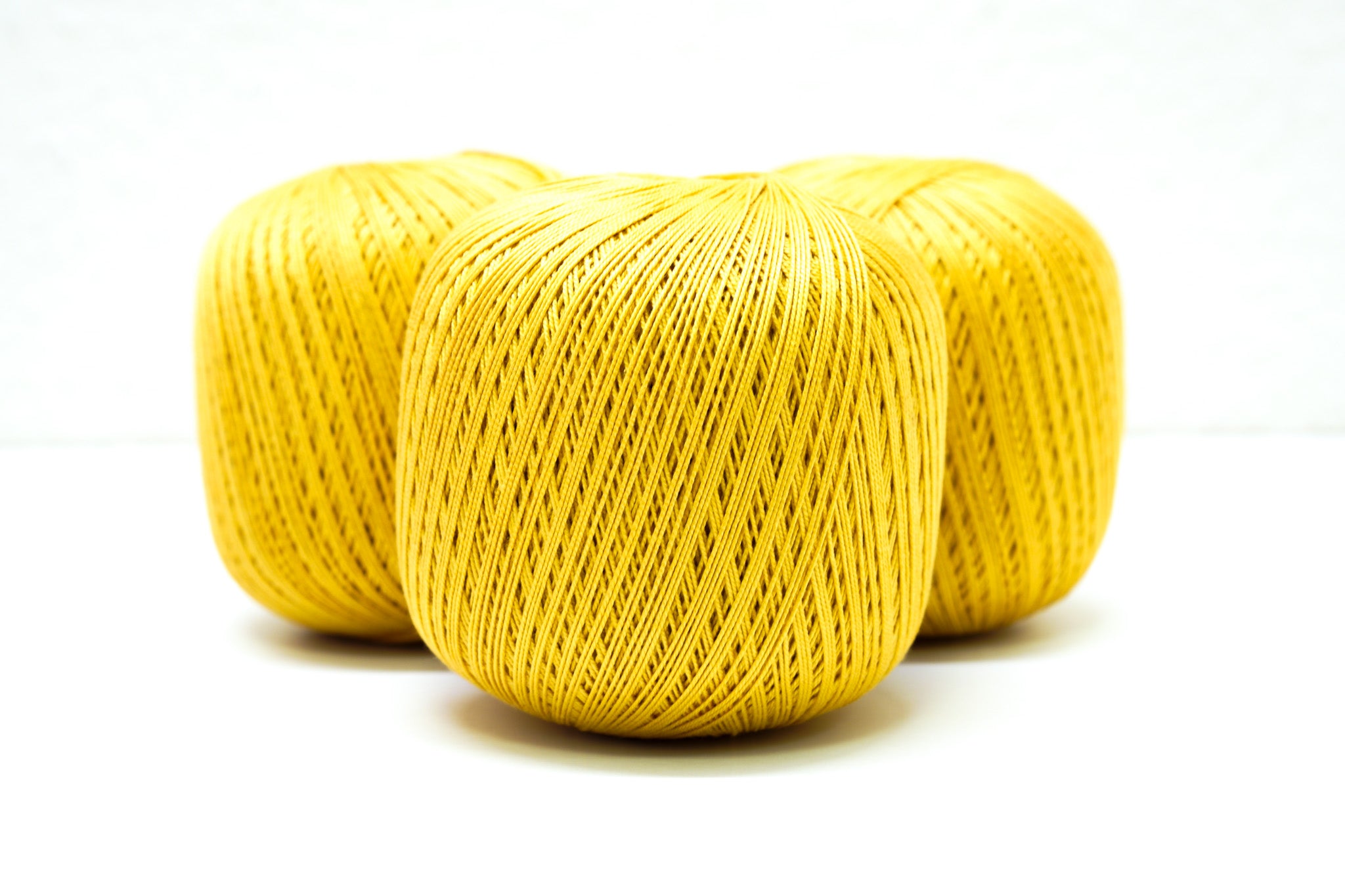 Honey-yellow mercerised cotton 100g/452m