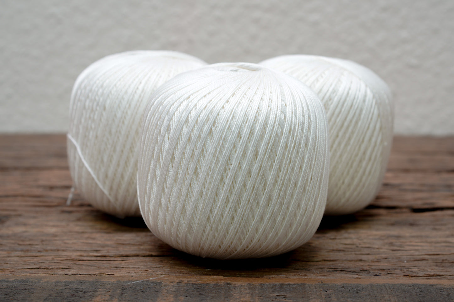 Milk white color mercerised cotton 100g/452m