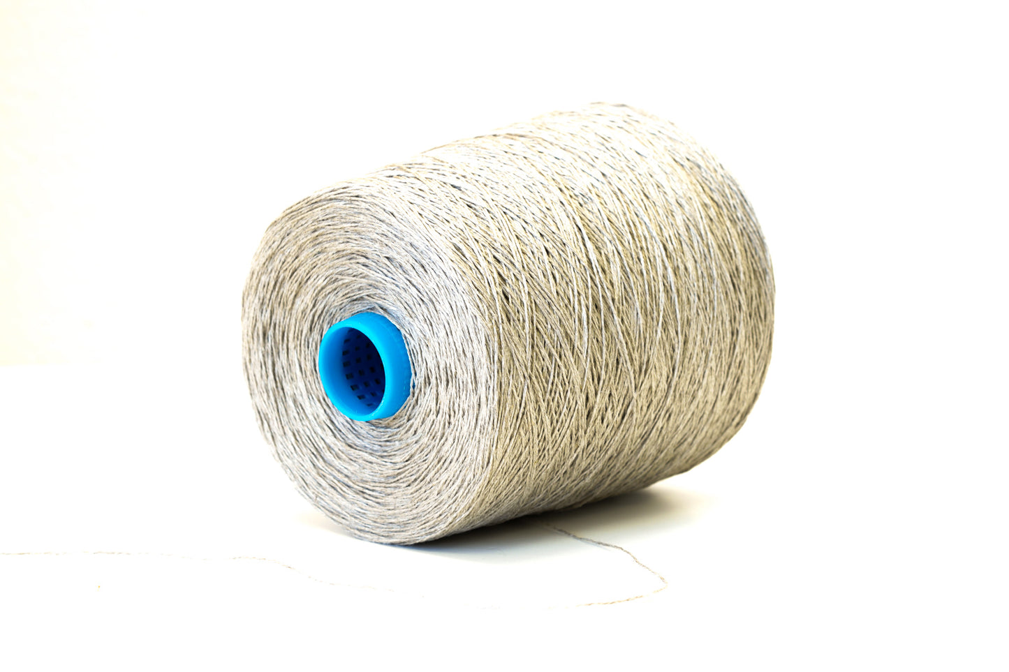 Natural grey linen yarn in cone 900g. Baltic flax