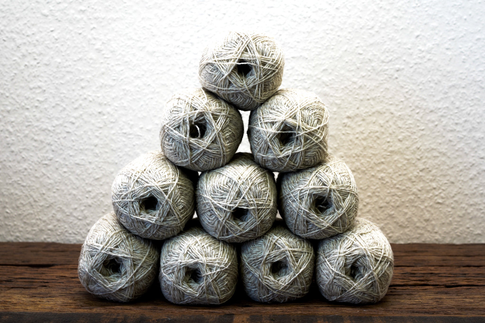 Beige-white color New Zealand fingering wool - 280