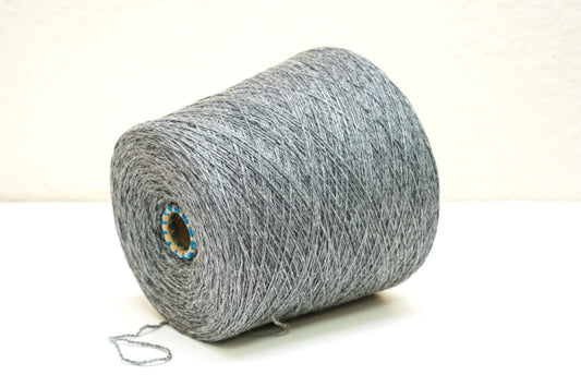 Grey soft merino wool in cone - 900g / 31,7oz.