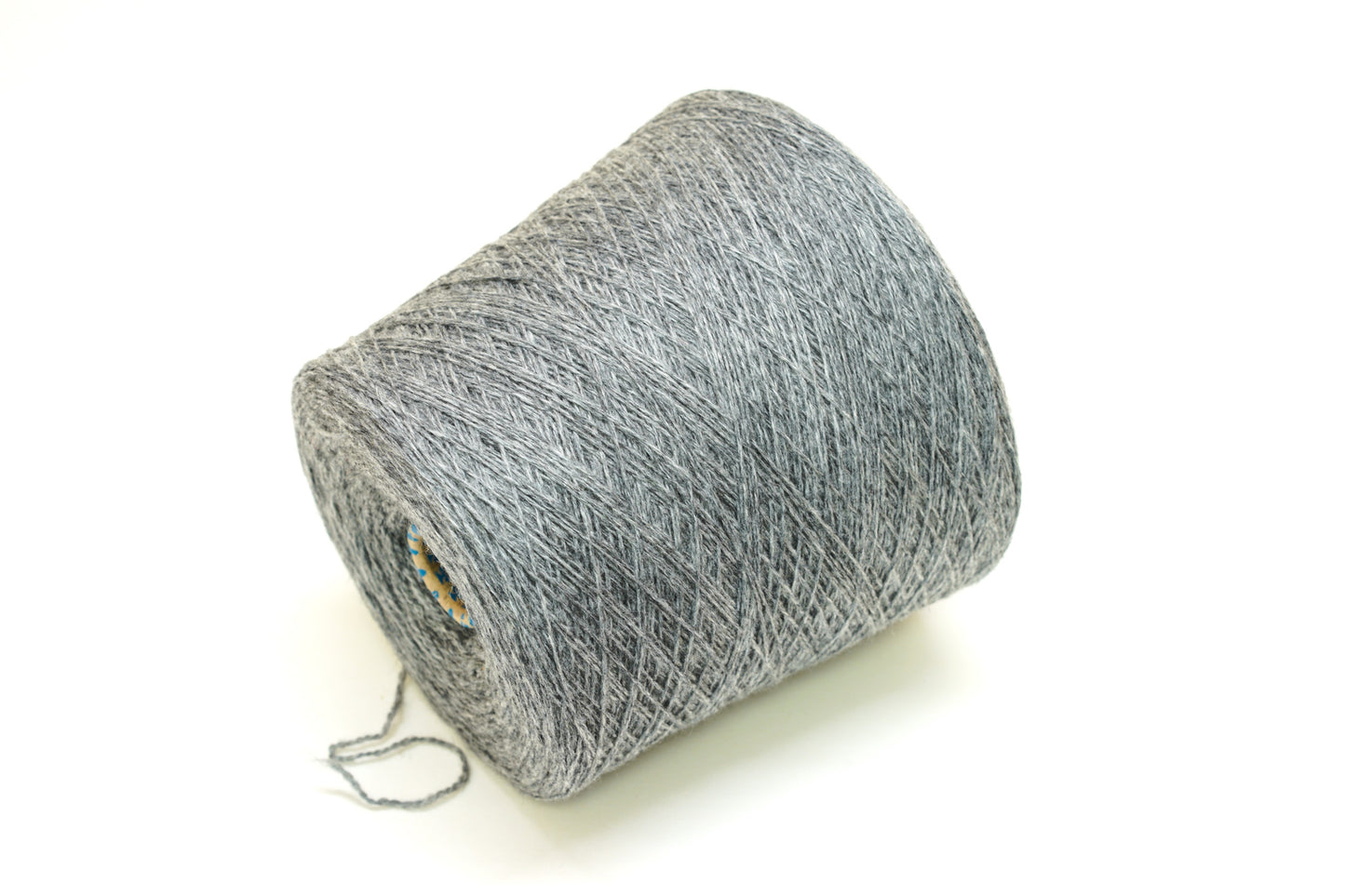 Grey soft merino wool in cone - 900g / 31,7oz.