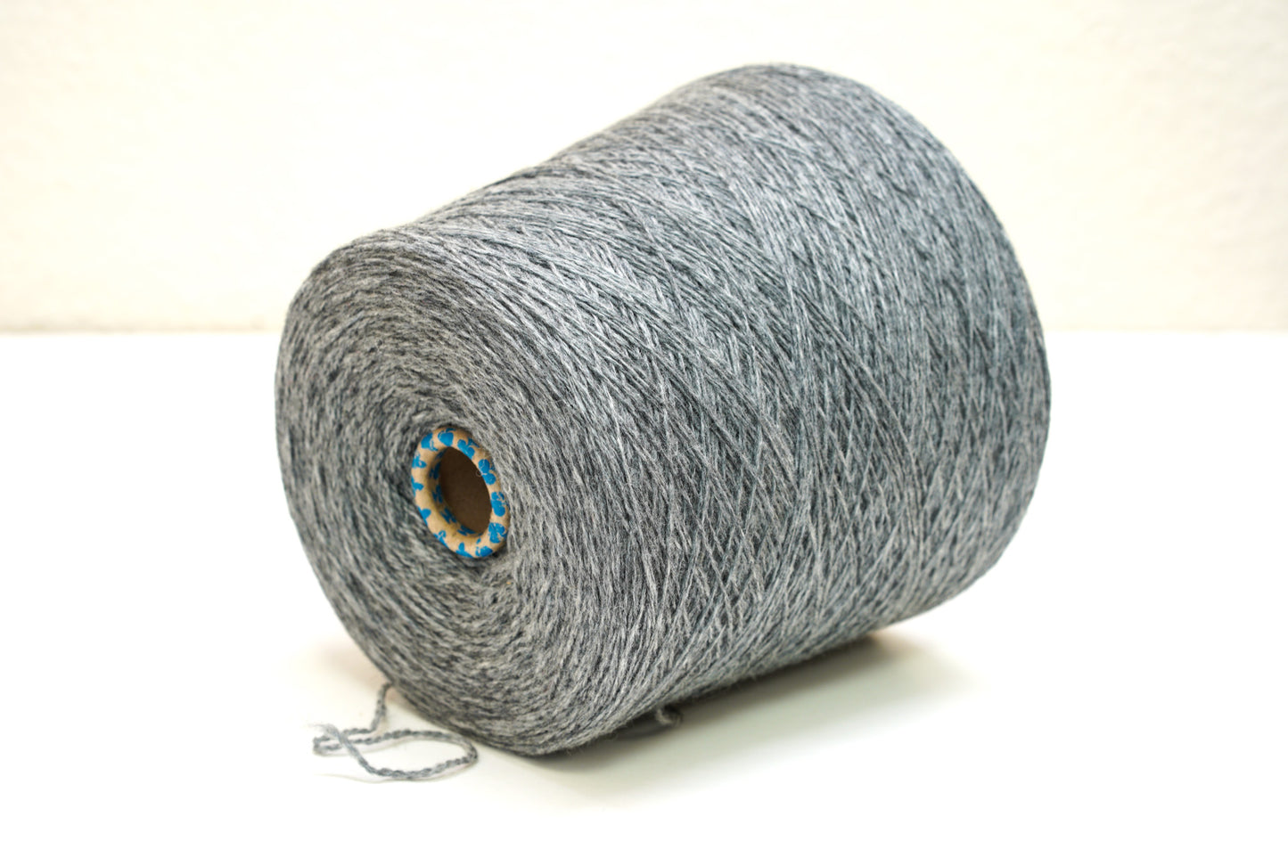 Grey soft merino wool in cone - 900g / 31,7oz.