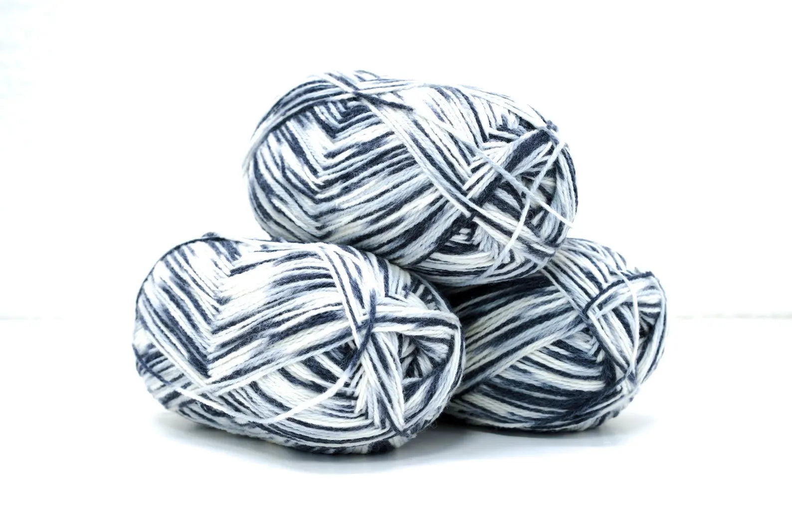 White, Grey & Black Mélange New Zealand Wool Yarn - 80% Wool, 20% Polyamide