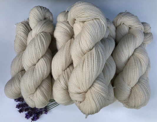 1 kg of White merino wool yarn | 1-kg-of-white-merino-wool-yarn