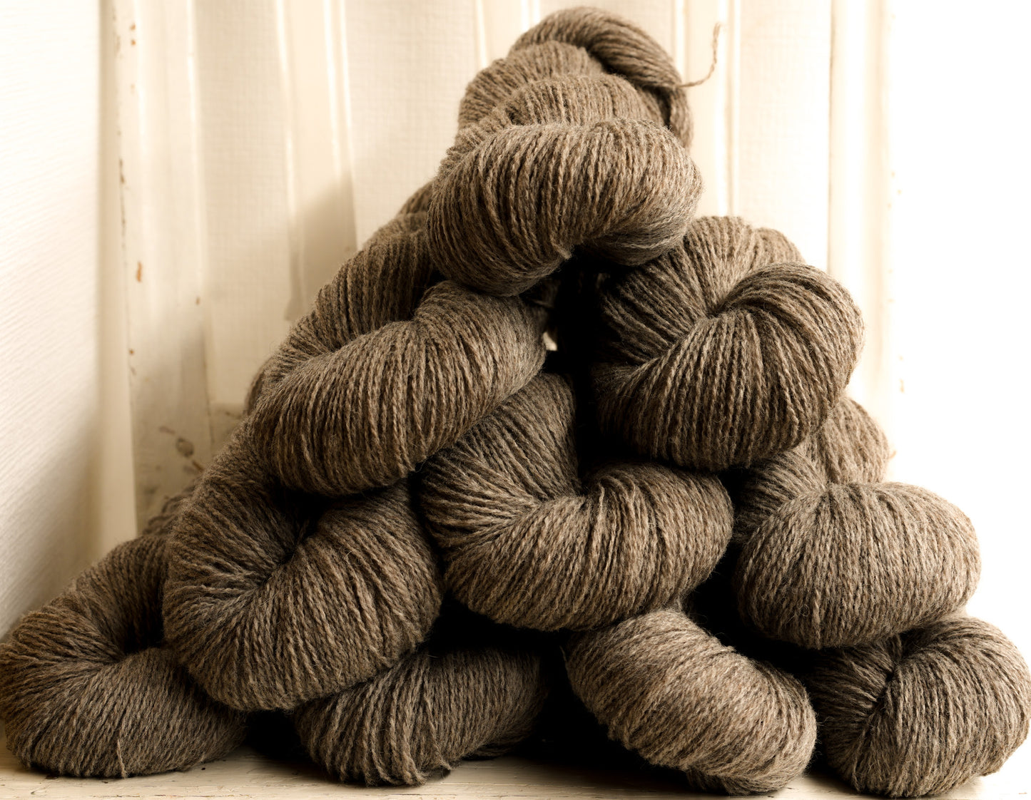 Grey-brown undyed New Zealand wool - 266 color